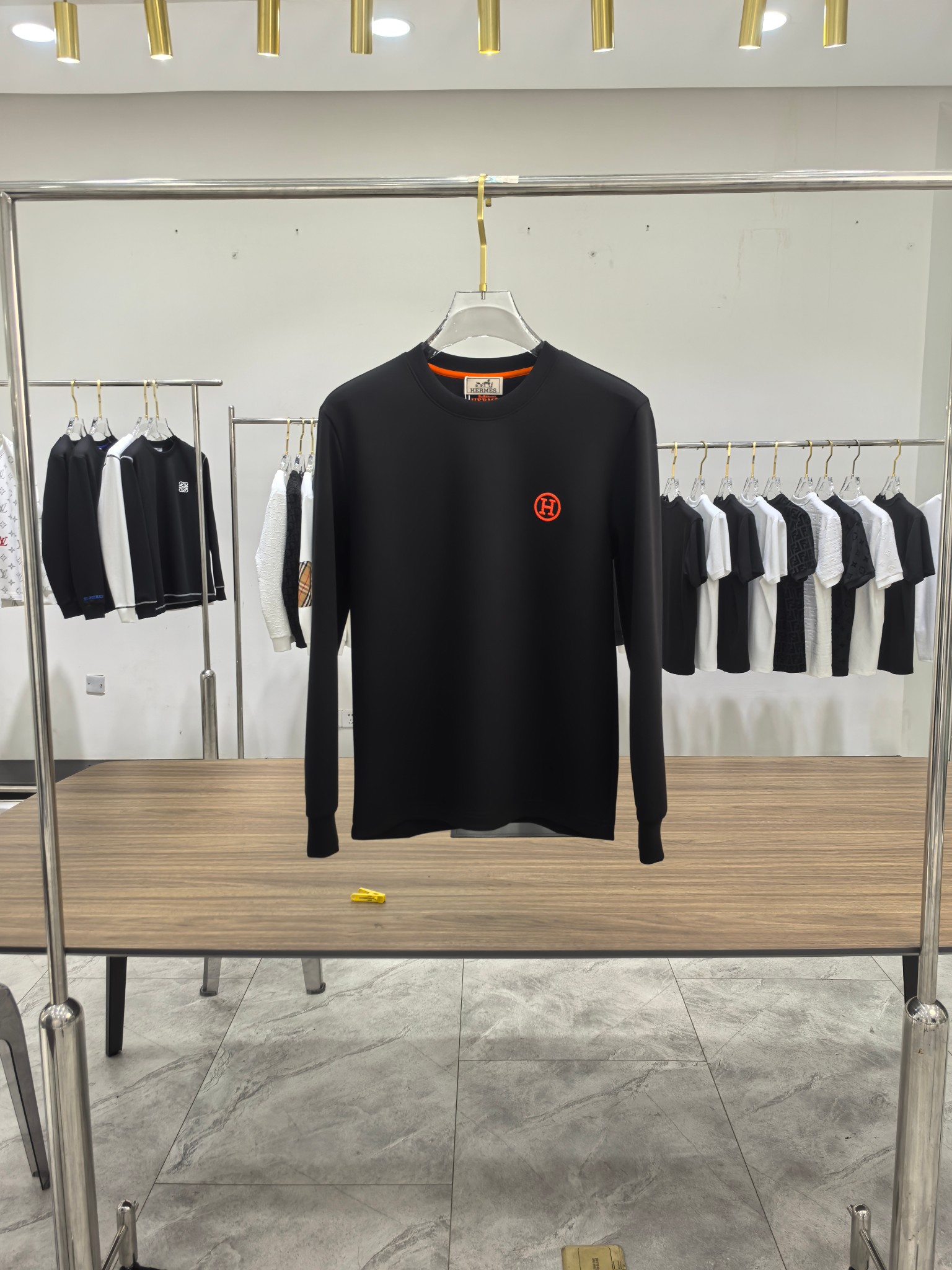 爱马仕 2025秋冬专柜新款 时尚休闲打底衫长袖T恤，精选进口高密度双面拉架棉面料，精致原版logo打造