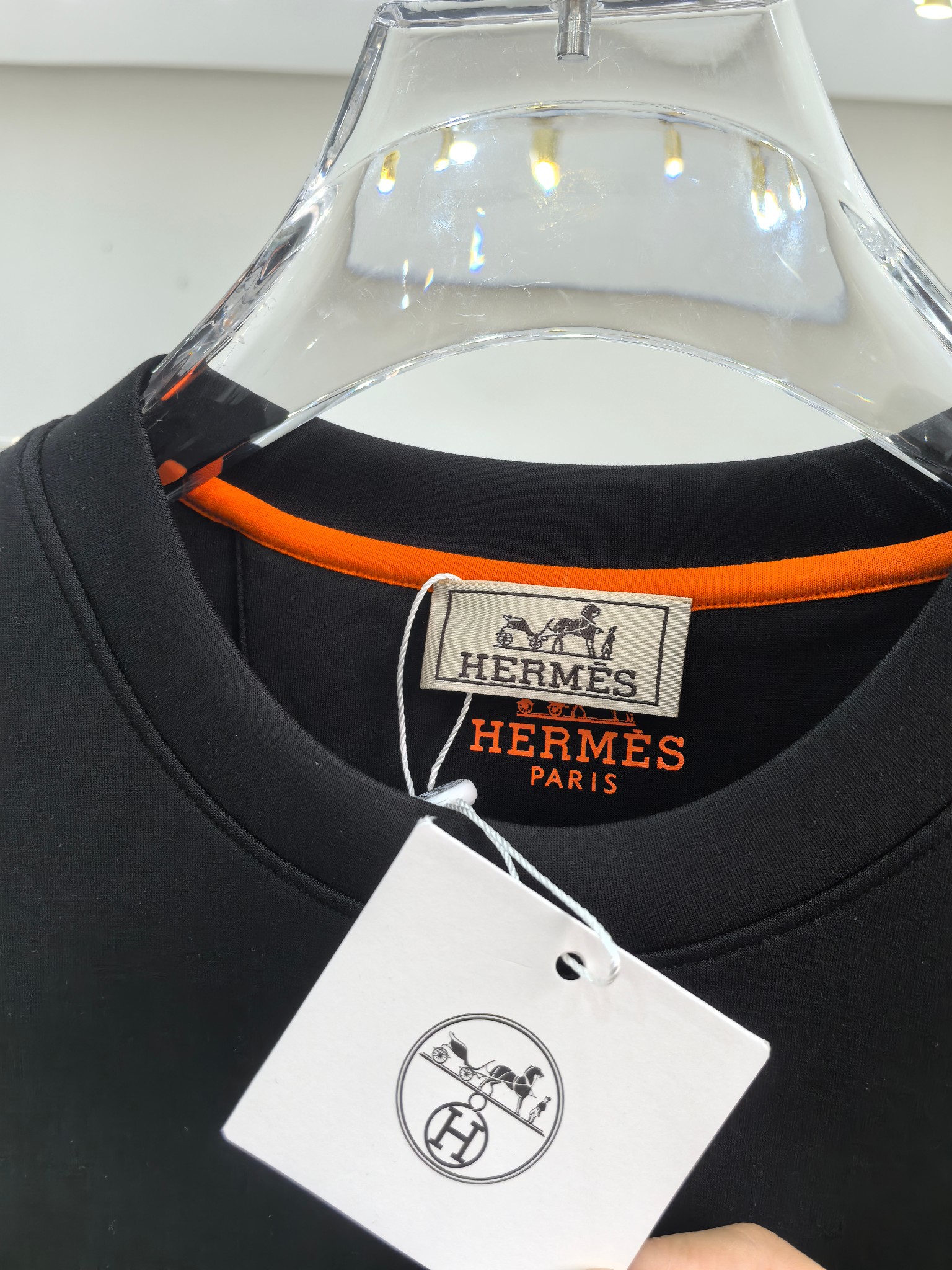 爱马仕 2025秋冬专柜新款 时尚休闲打底衫长袖T恤，精选进口高密度双面拉架棉面料，精致原版logo打造