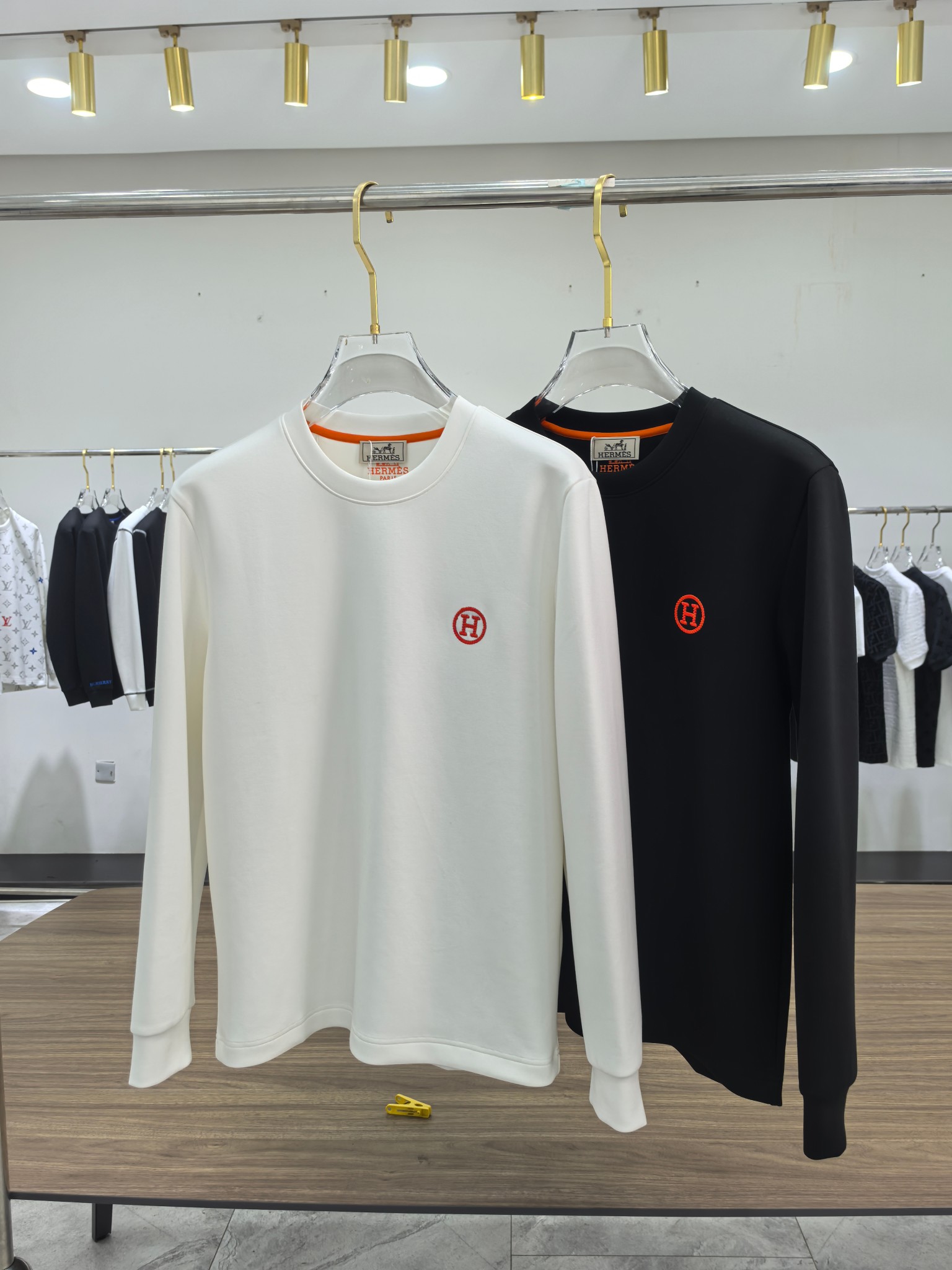 爱马仕 2025秋冬专柜新款 时尚休闲打底衫长袖T恤，精选进口高密度双面拉架棉面料，精致原版logo打造