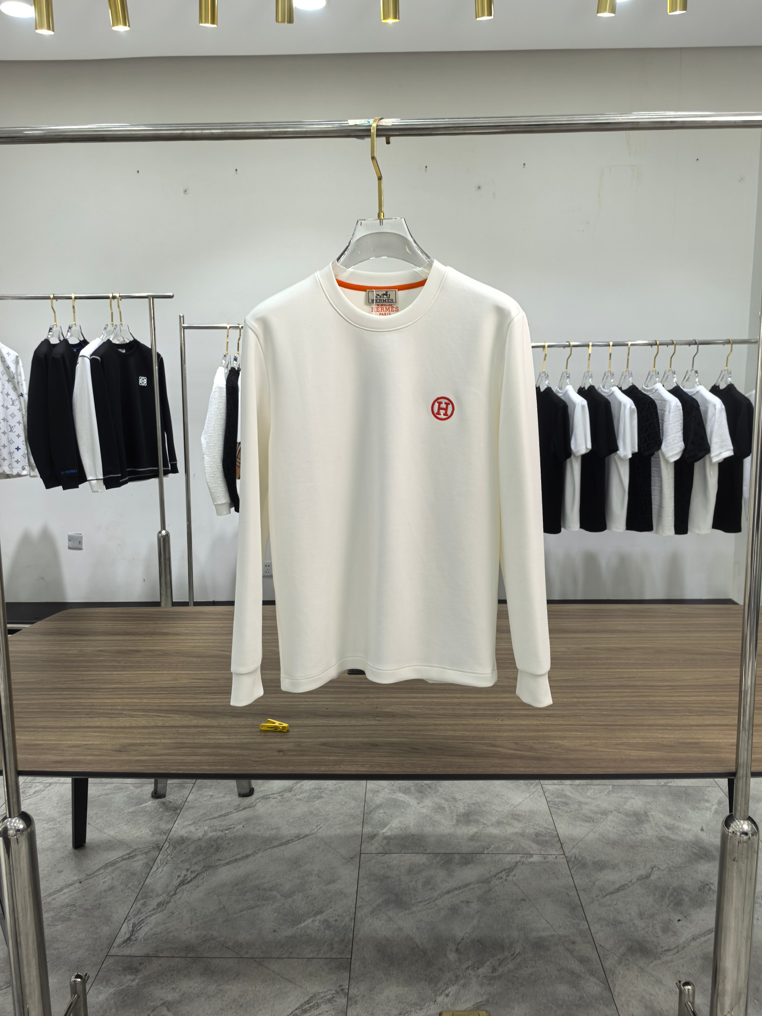 爱马仕 2025秋冬专柜新款 时尚休闲打底衫长袖T恤，精选进口高密度双面拉架棉面料，精致原版logo打造