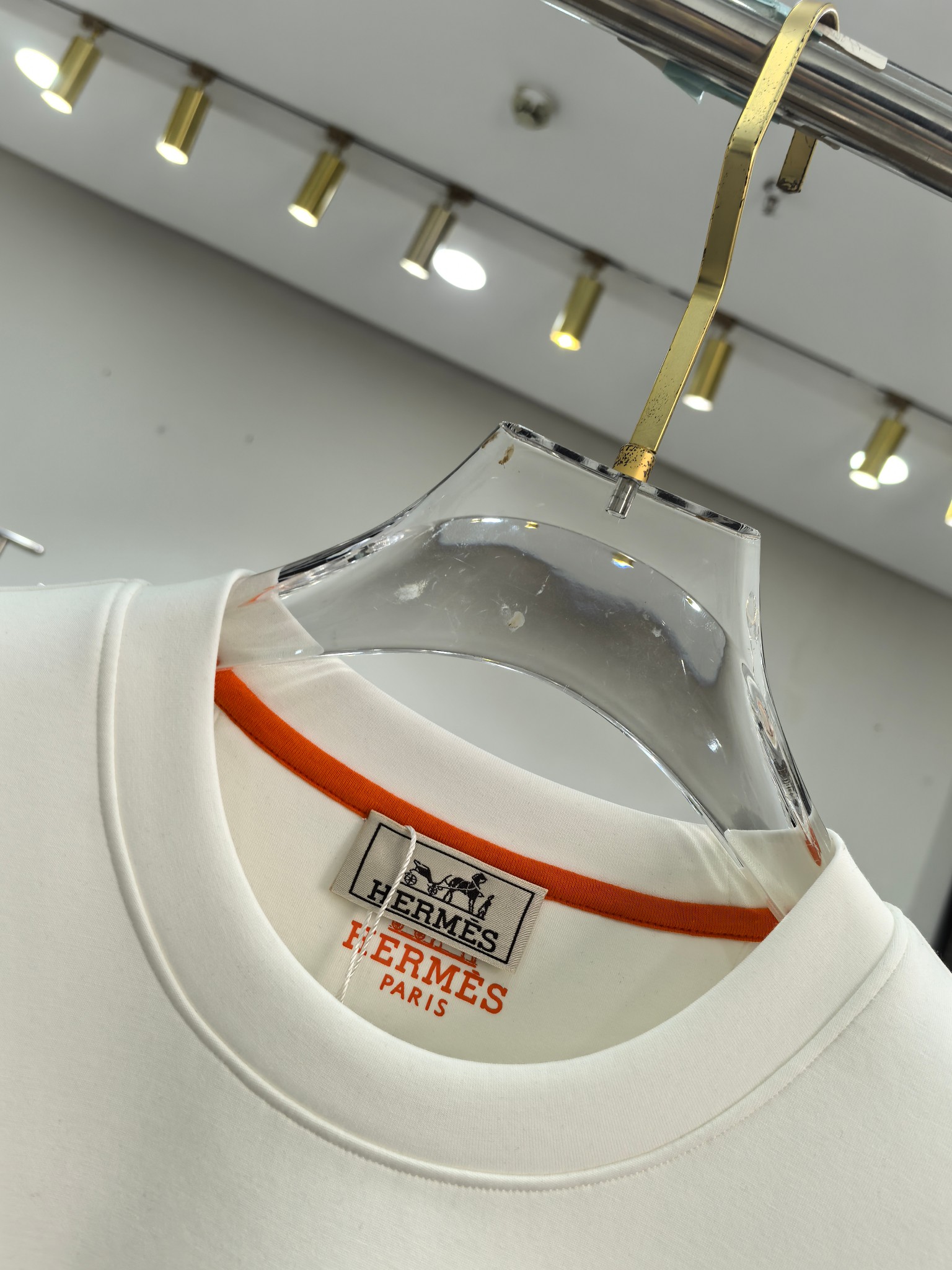 爱马仕 2025秋冬专柜新款 时尚休闲打底衫长袖T恤，精选进口高密度双面拉架棉面料，精致原版logo打造