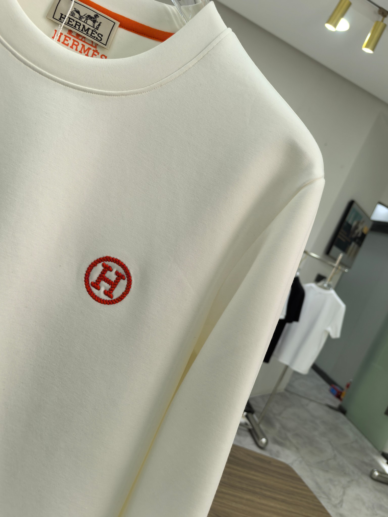 爱马仕 2025秋冬专柜新款 时尚休闲打底衫长袖T恤，精选进口高密度双面拉架棉面料，精致原版logo打造