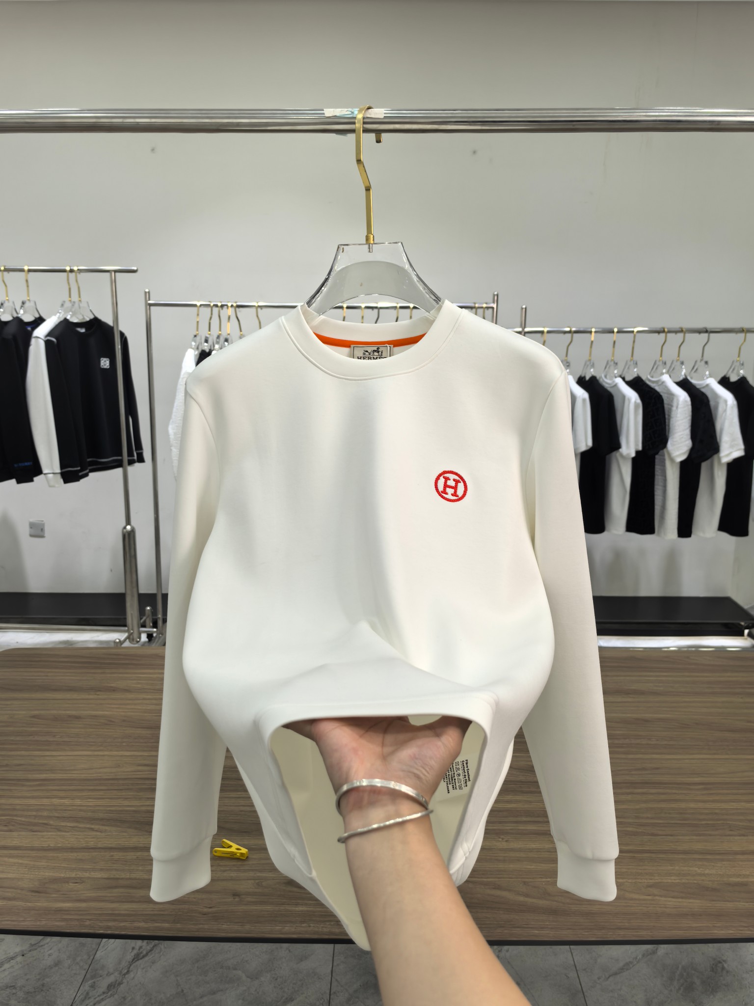 爱马仕 2025秋冬专柜新款 时尚休闲打底衫长袖T恤，精选进口高密度双面拉架棉面料，精致原版logo打造