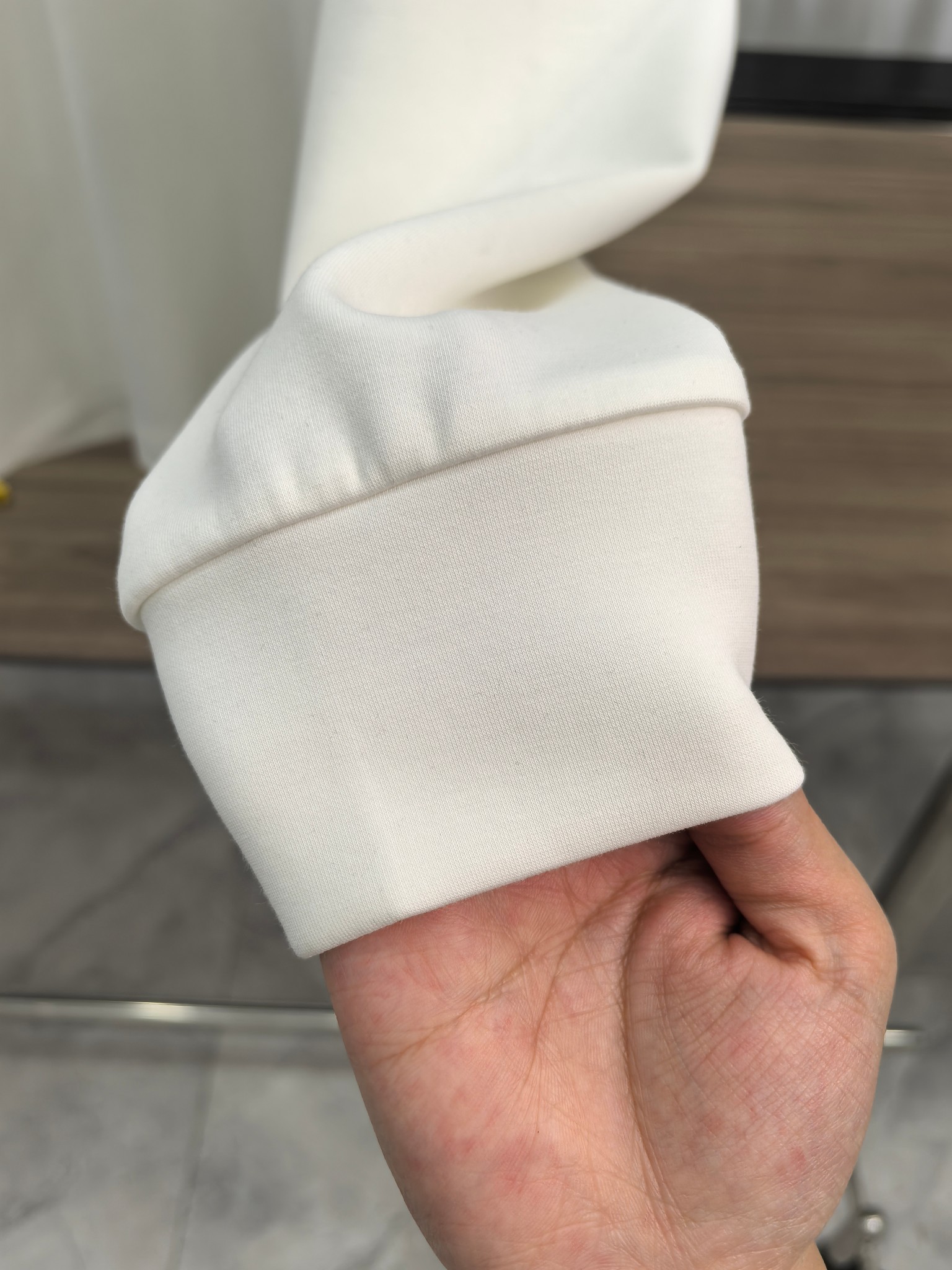 爱马仕 2025秋冬专柜新款 时尚休闲打底衫长袖T恤，精选进口高密度双面拉架棉面料，精致原版logo打造