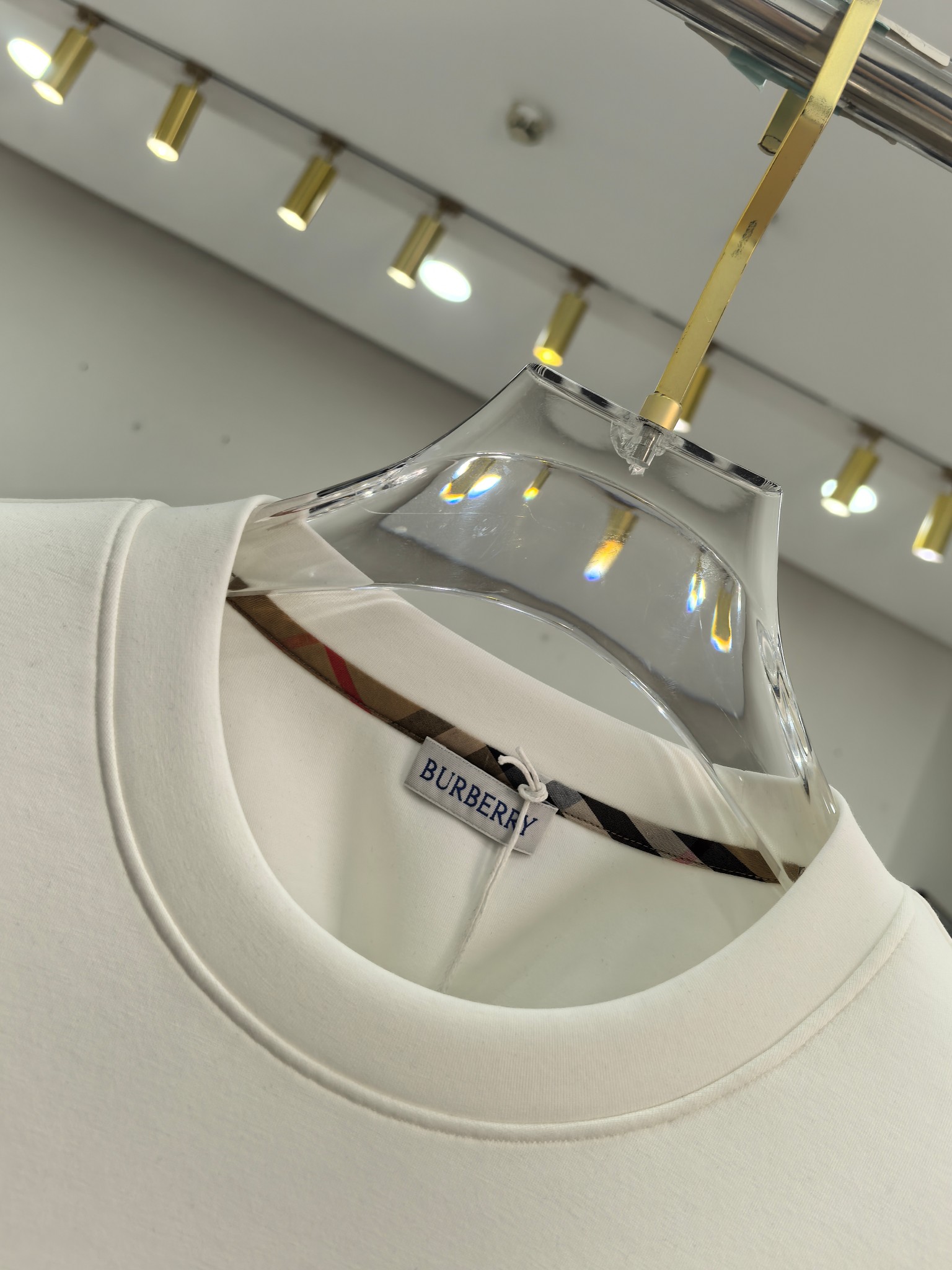 巴宝莉 2025秋冬专柜新款 时尚休闲打底衫长袖T恤，精选进口高密度双面拉架棉面料，精致原版logo打造