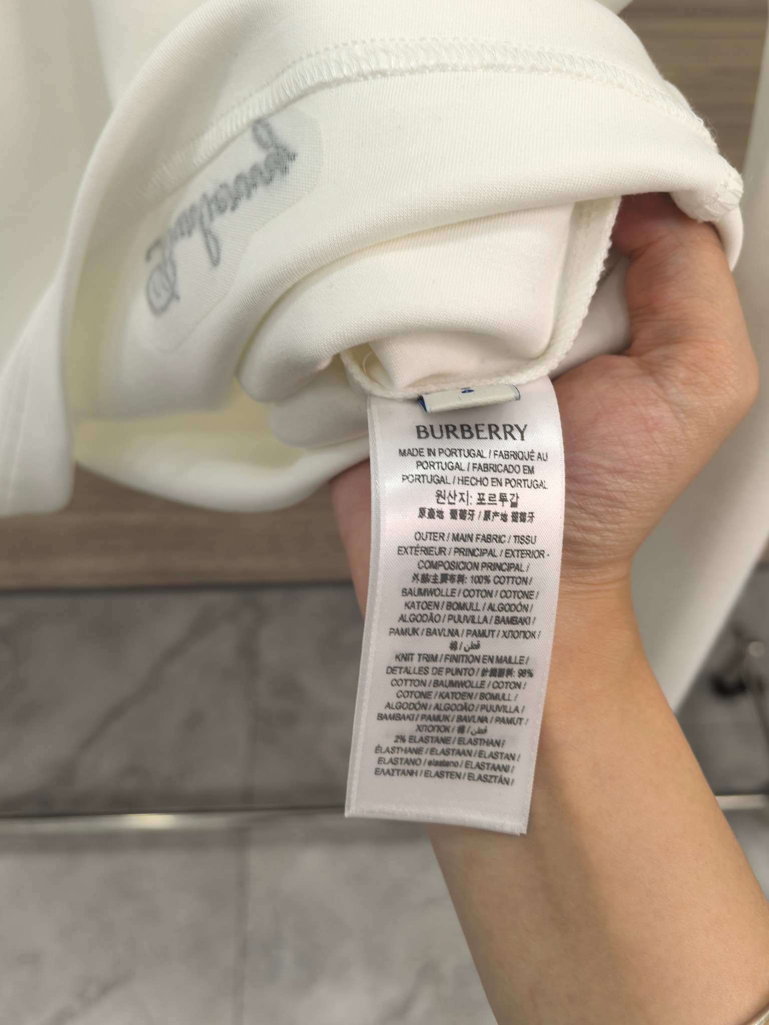 巴宝莉 2025秋冬专柜新款 时尚休闲打底衫长袖T恤，精选进口高密度双面拉架棉面料，精致原版logo打造