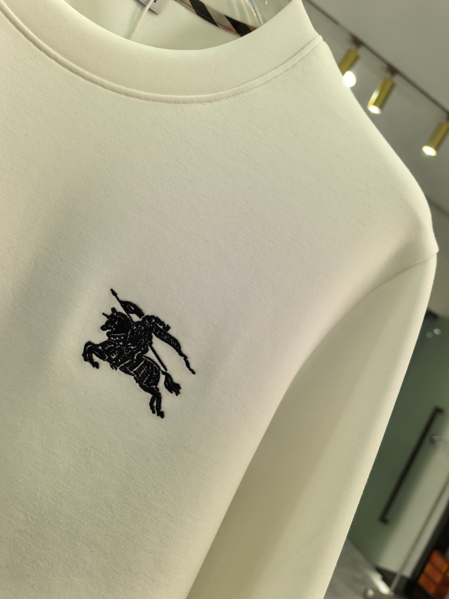 巴宝莉 2025秋冬专柜新款 时尚休闲打底衫长袖T恤，精选进口高密度双面拉架棉面料，精致原版logo打造