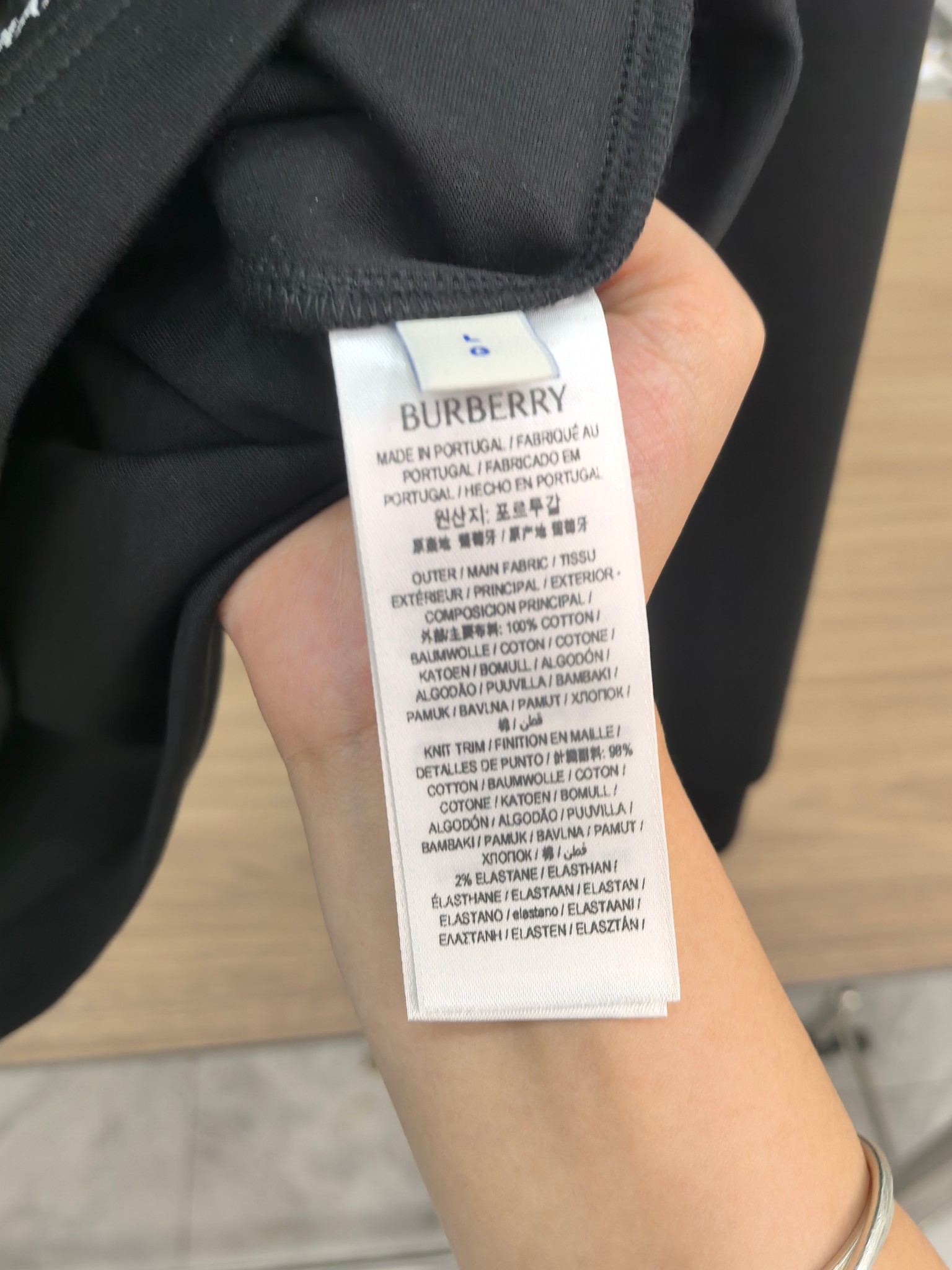 巴宝莉 2025秋冬专柜新款 时尚休闲打底衫长袖T恤，精选进口高密度双面拉架棉面料，精致原版logo打造