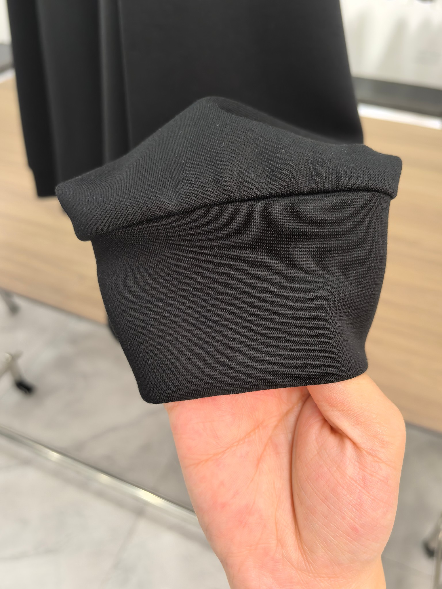 巴宝莉 2025秋冬专柜新款 时尚休闲打底衫长袖T恤，精选进口高密度双面拉架棉面料，精致原版logo打造