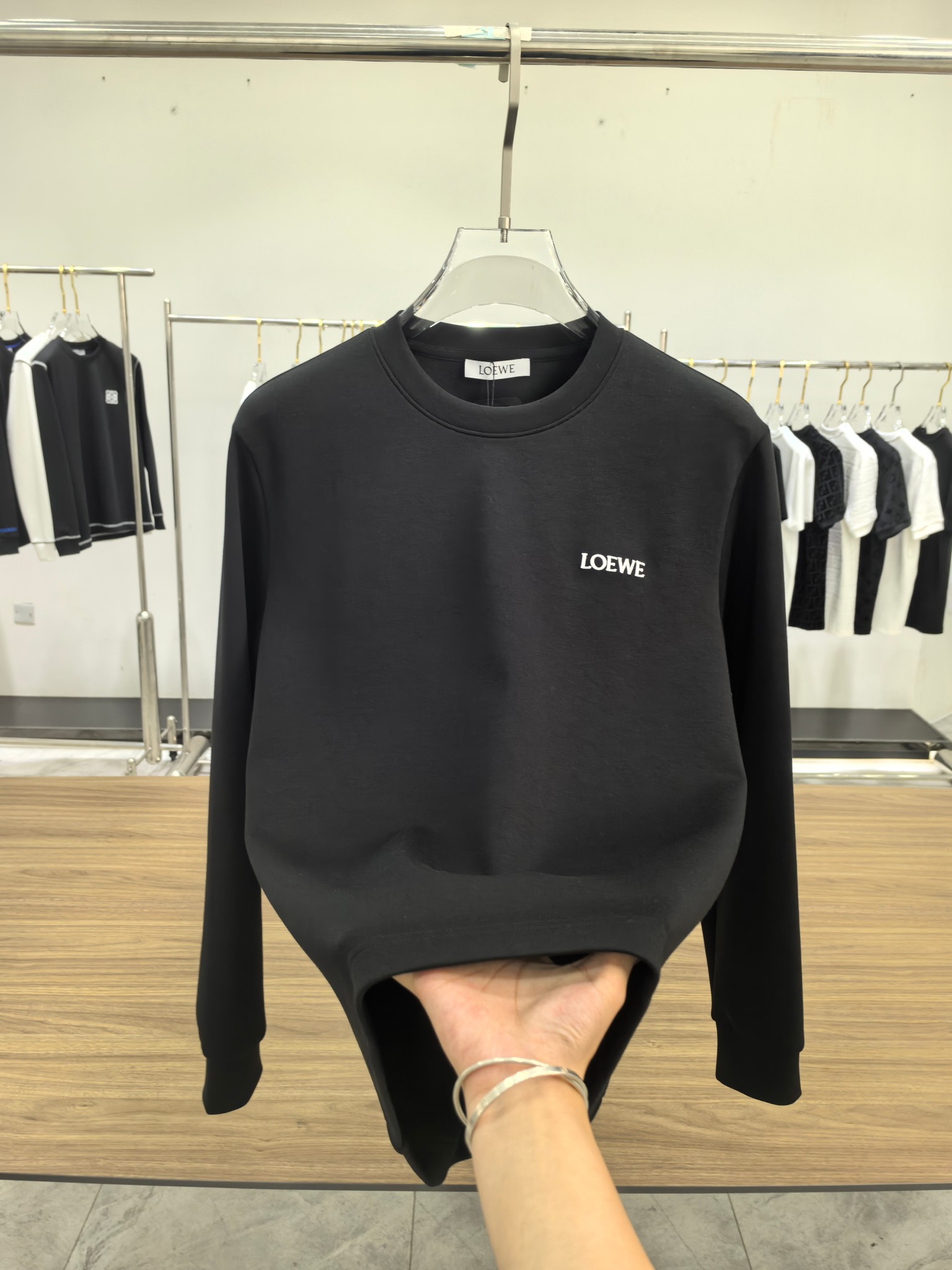 罗意威 2025秋冬专柜新款 时尚休闲打底衫长袖T恤，精选进口高密度双面拉架棉面料，精致原版logo打造