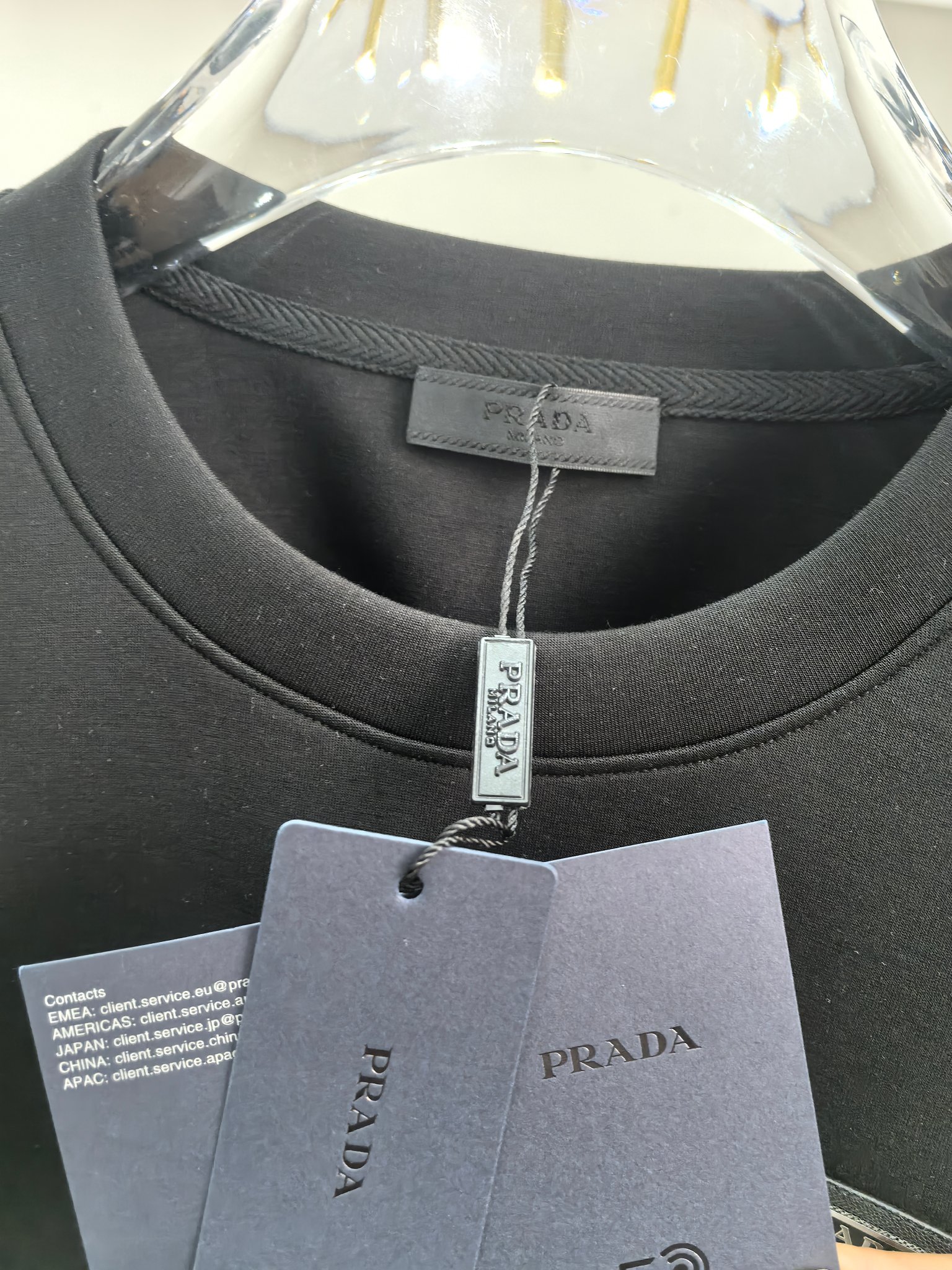 普拉达 2025秋冬专柜新款 时尚休闲打底衫长袖T恤，精选进口高密度双面拉架棉面料，精致原版logo打造