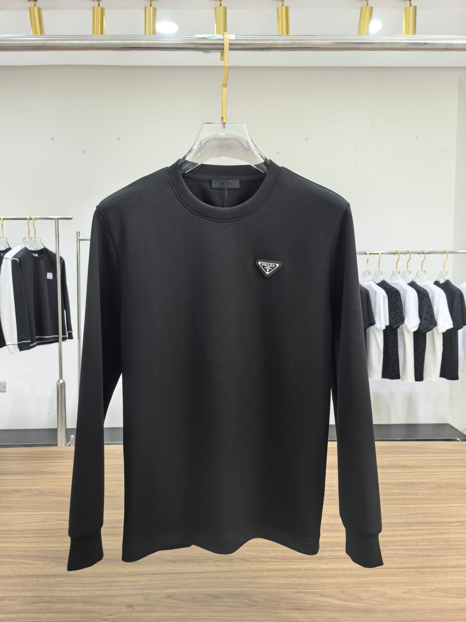 普拉达 2025秋冬专柜新款 时尚休闲打底衫长袖T恤，精选进口高密度双面拉架棉面料，精致原版logo打造