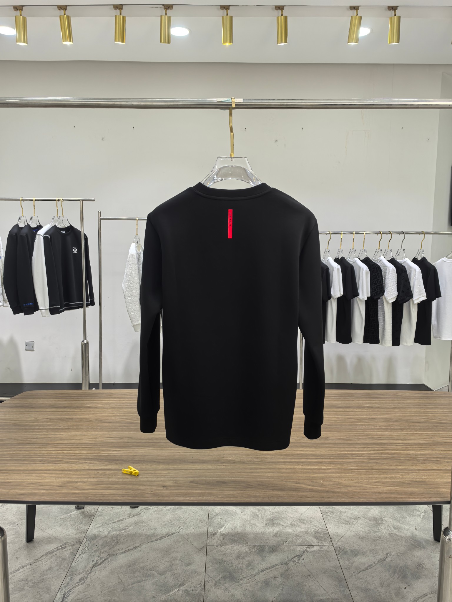 普拉达 2025秋冬专柜新款 时尚休闲打底衫长袖T恤，精选进口高密度双面拉架棉面料，精致原版logo打造