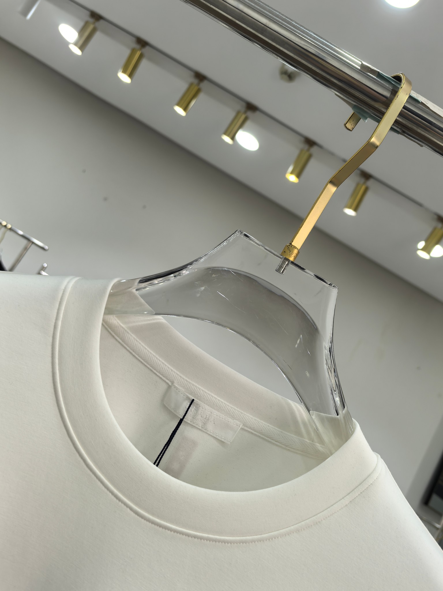 普拉达 2025秋冬专柜新款 时尚休闲打底衫长袖T恤，精选进口高密度双面拉架棉面料，精致原版logo打造