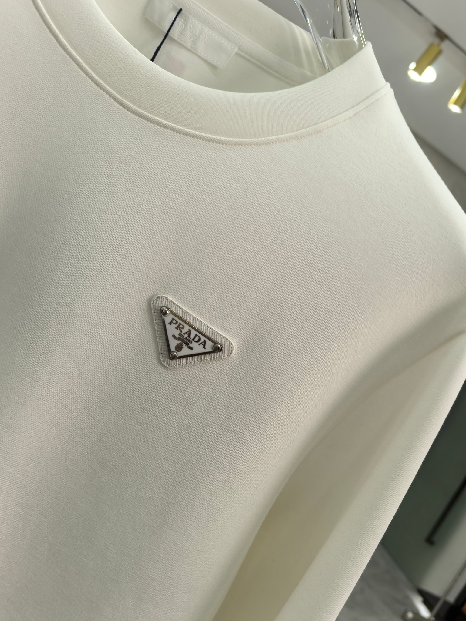 普拉达 2025秋冬专柜新款 时尚休闲打底衫长袖T恤，精选进口高密度双面拉架棉面料，精致原版logo打造