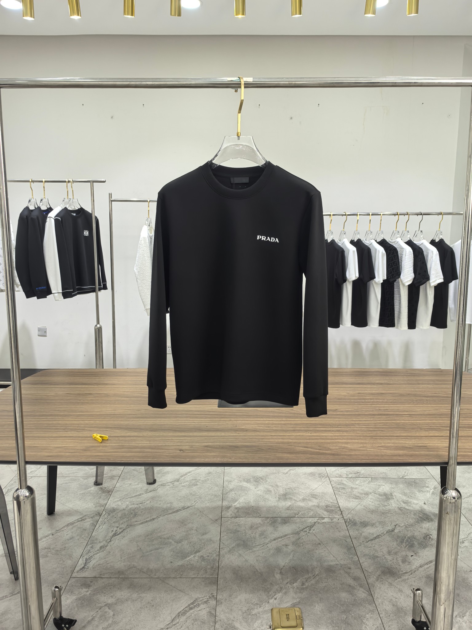 普拉达 2025秋冬专柜新款 时尚休闲打底衫长袖T恤，精选进口高密度双面拉架棉面料，精致原版logo打造