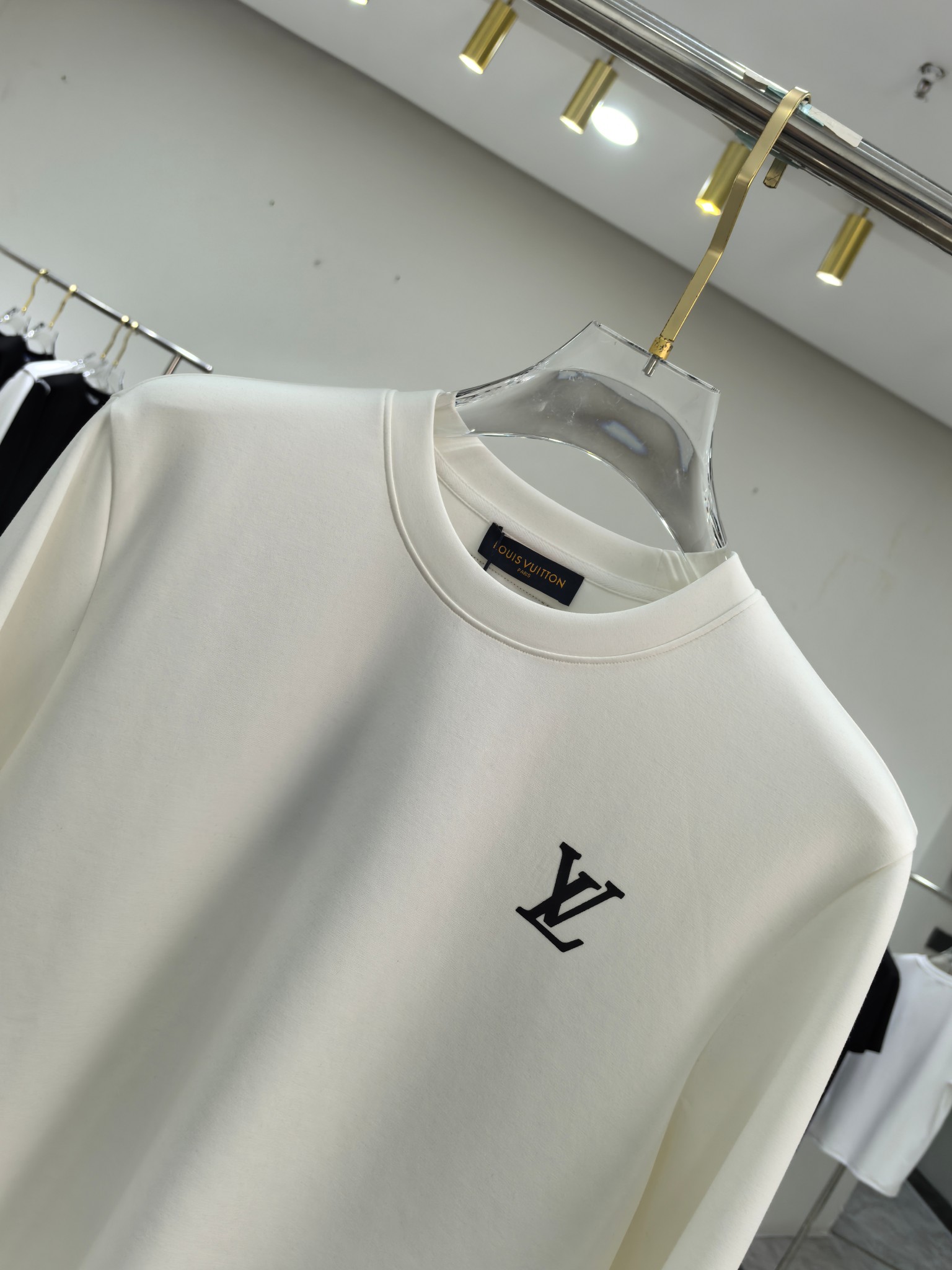 LV 2025秋冬专柜新款 时尚休闲打底衫长袖T恤，精选进口高密度双面拉架棉面料，精致原版logo打造，