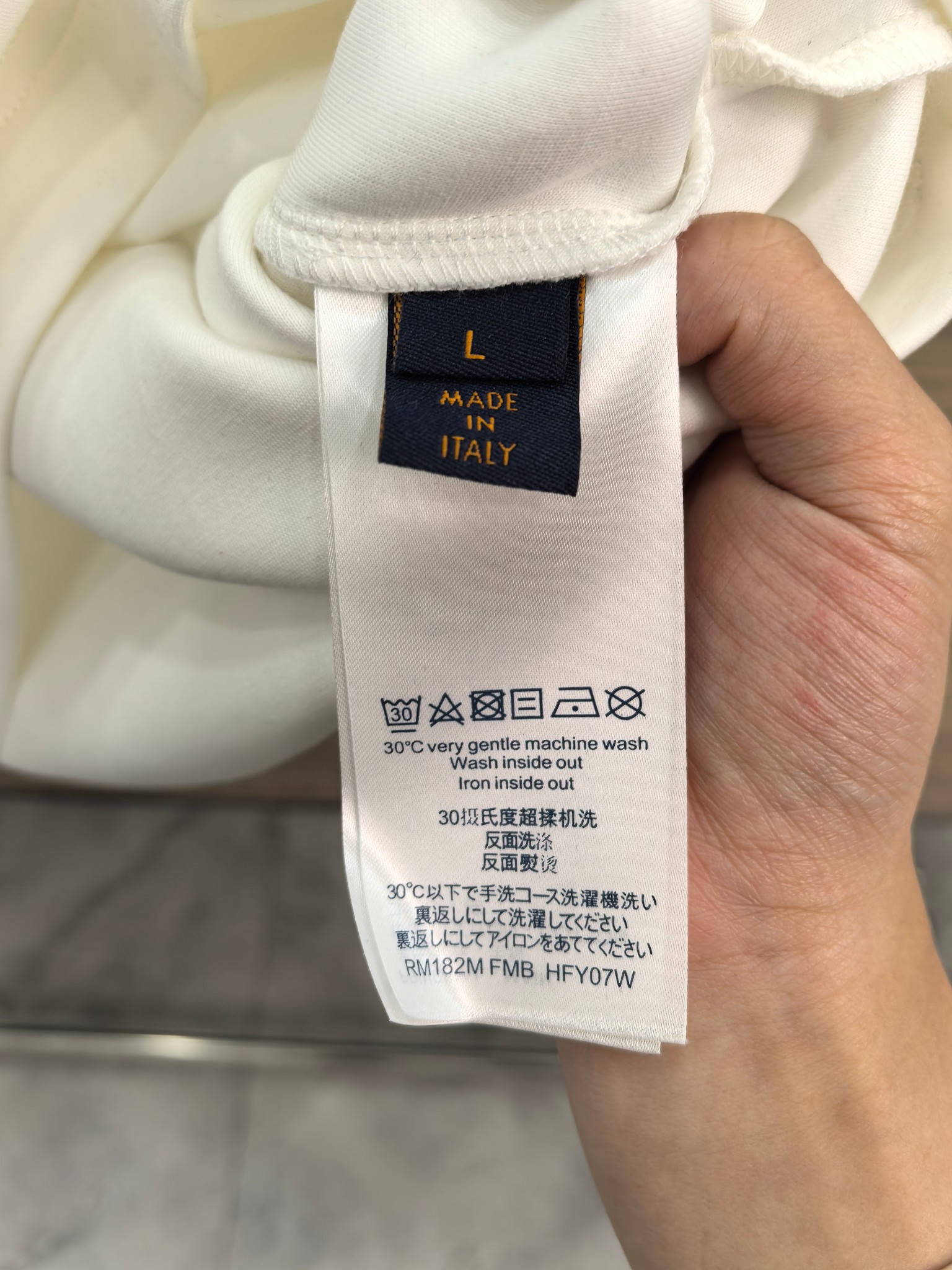 LV 2025秋冬专柜新款 时尚休闲打底衫长袖T恤，精选进口高密度双面拉架棉面料，精致原版logo打造，