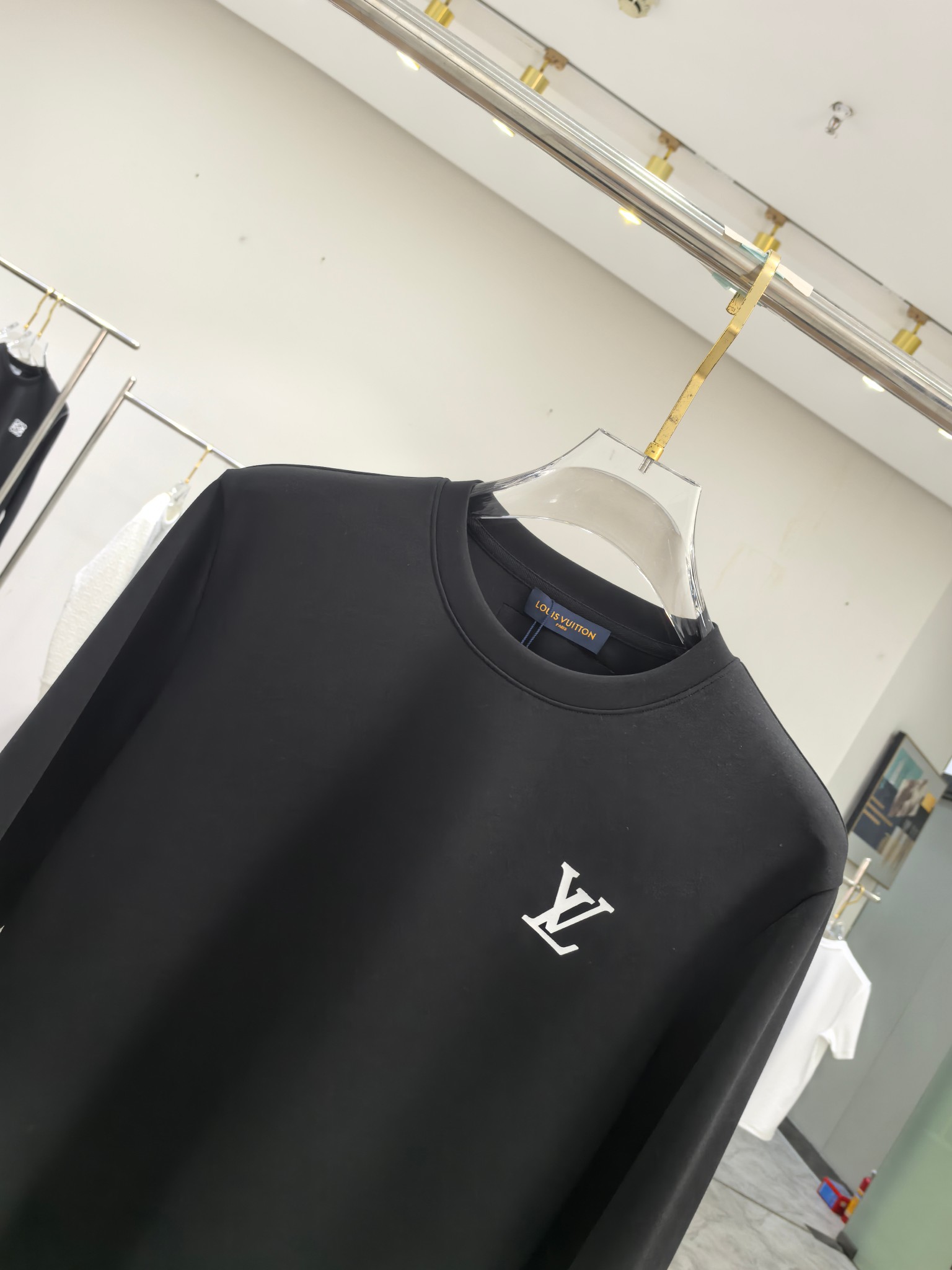 LV 2025秋冬专柜新款 时尚休闲打底衫长袖T恤，精选进口高密度双面拉架棉面料，精致原版logo打造，