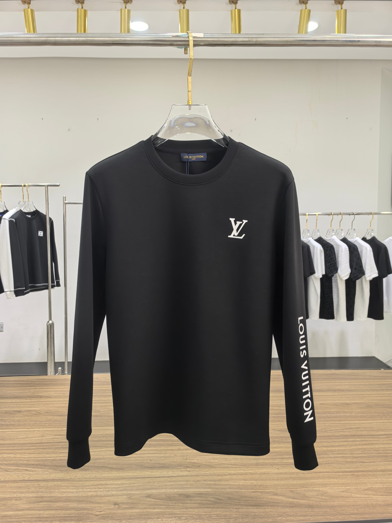 LV 2025秋冬专柜新款 时尚休闲打底衫长袖T恤，精选进口高密度双面拉架棉面料，精致原版logo打造，