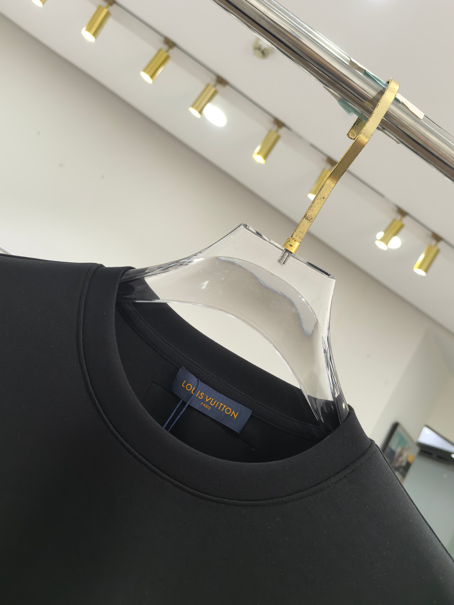 LV 2025秋冬专柜新款 时尚休闲打底衫长袖T恤，精选进口高密度双面拉架棉面料，精致原版logo打造，