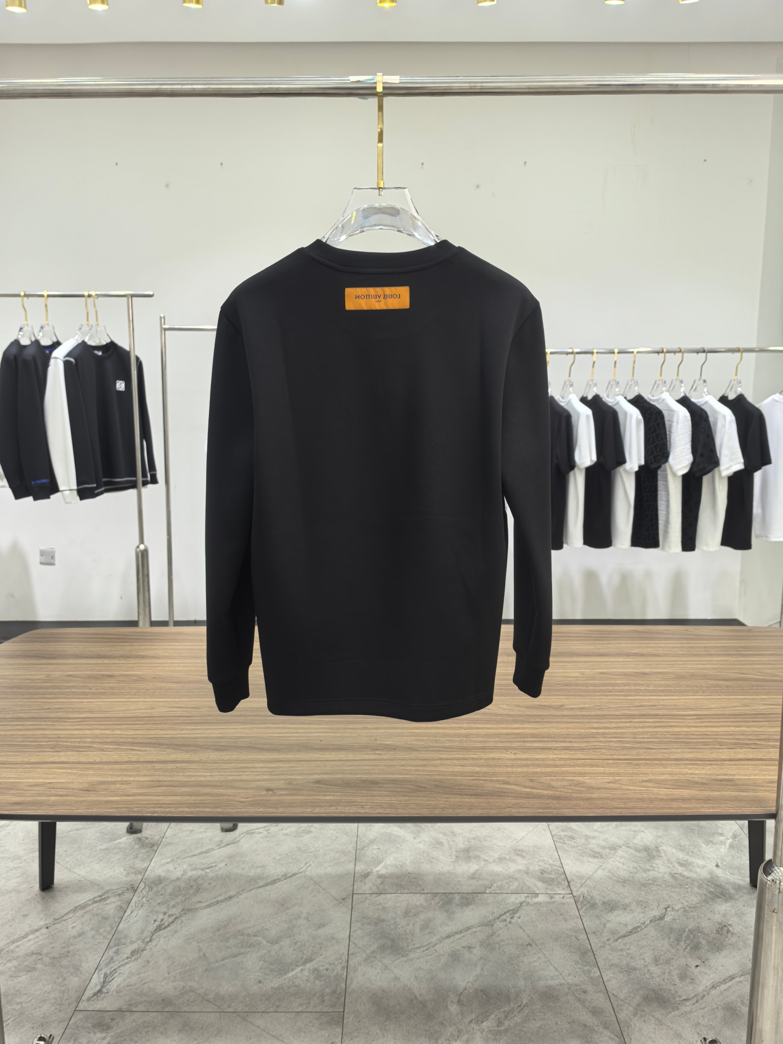 LV 2025秋冬专柜新款 时尚休闲打底衫长袖T恤，精选进口高密度双面拉架棉面料，精致原版logo打造，