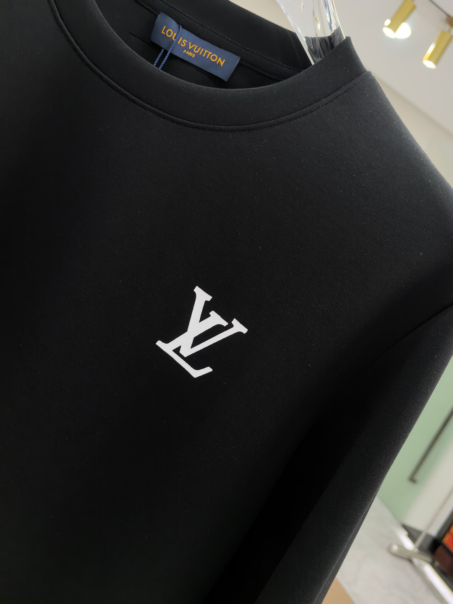 LV 2025秋冬专柜新款 时尚休闲打底衫长袖T恤，精选进口高密度双面拉架棉面料，精致原版logo打造，