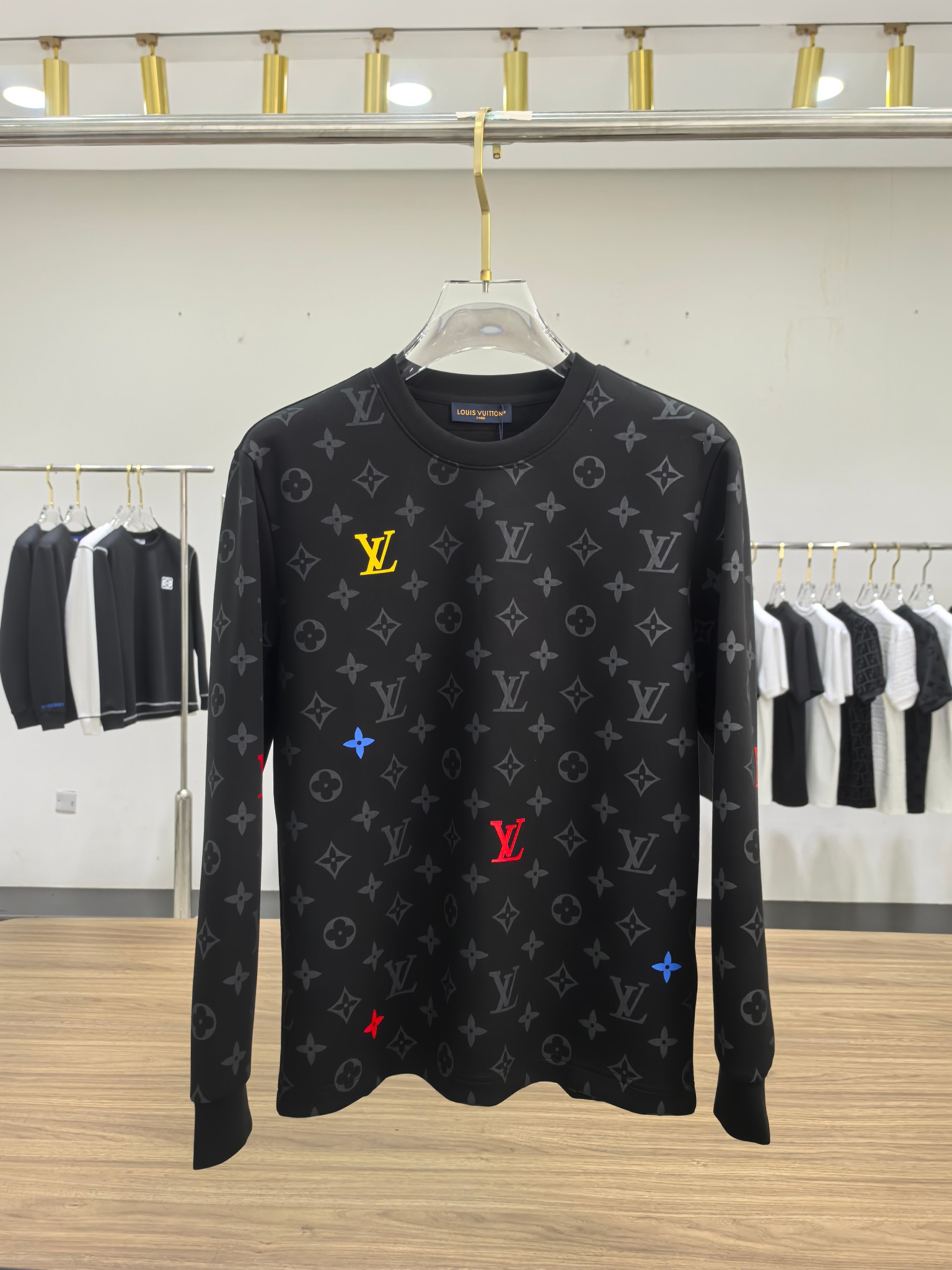 LV 2025秋冬专柜新款 时尚休闲打底衫长袖T恤，精选进口高密度双面拉架棉面料，精致原版logo打造，