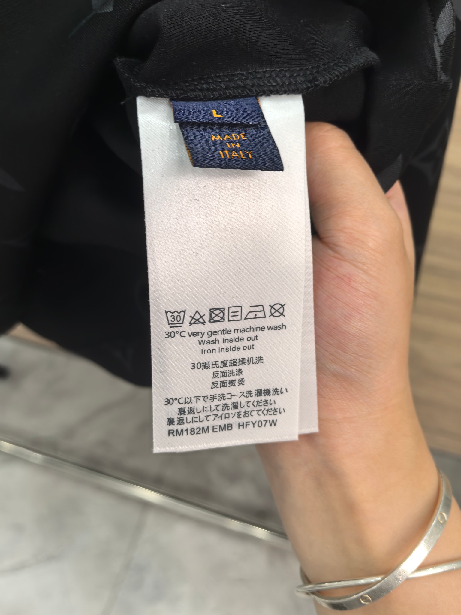 LV 2025秋冬专柜新款 时尚休闲打底衫长袖T恤，精选进口高密度双面拉架棉面料，精致原版logo打造，