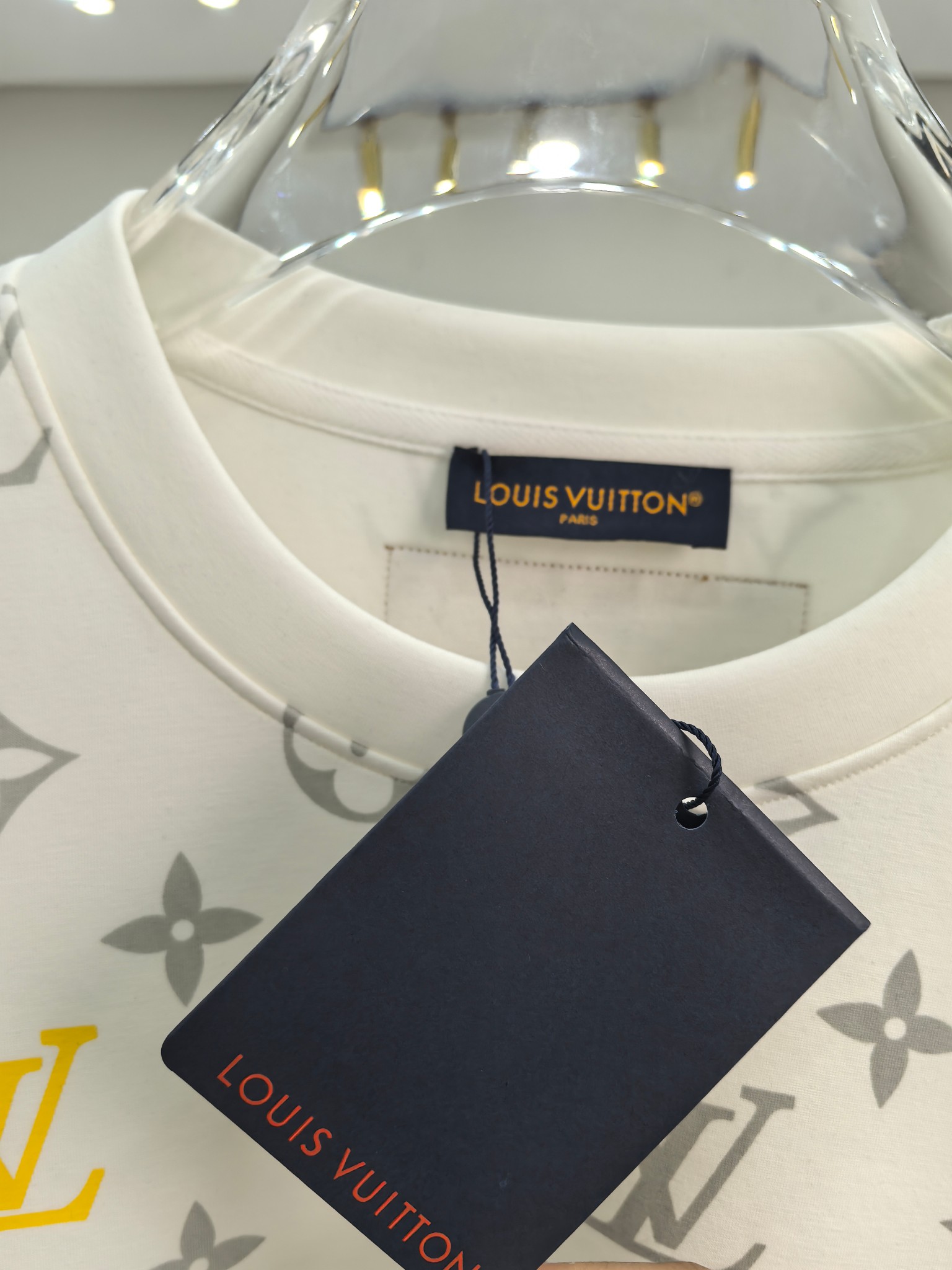 LV 2025秋冬专柜新款 时尚休闲打底衫长袖T恤，精选进口高密度双面拉架棉面料，精致原版logo打造，