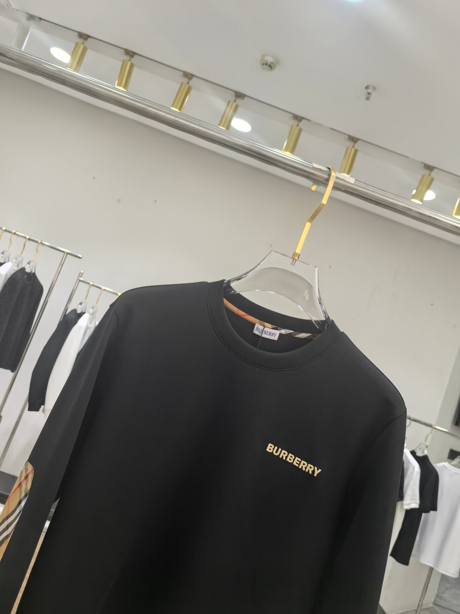 巴宝莉 2025秋冬专柜新款 时尚休闲打底衫长袖T恤，精选进口高密度双面拉架棉面料，精致原版logo打造