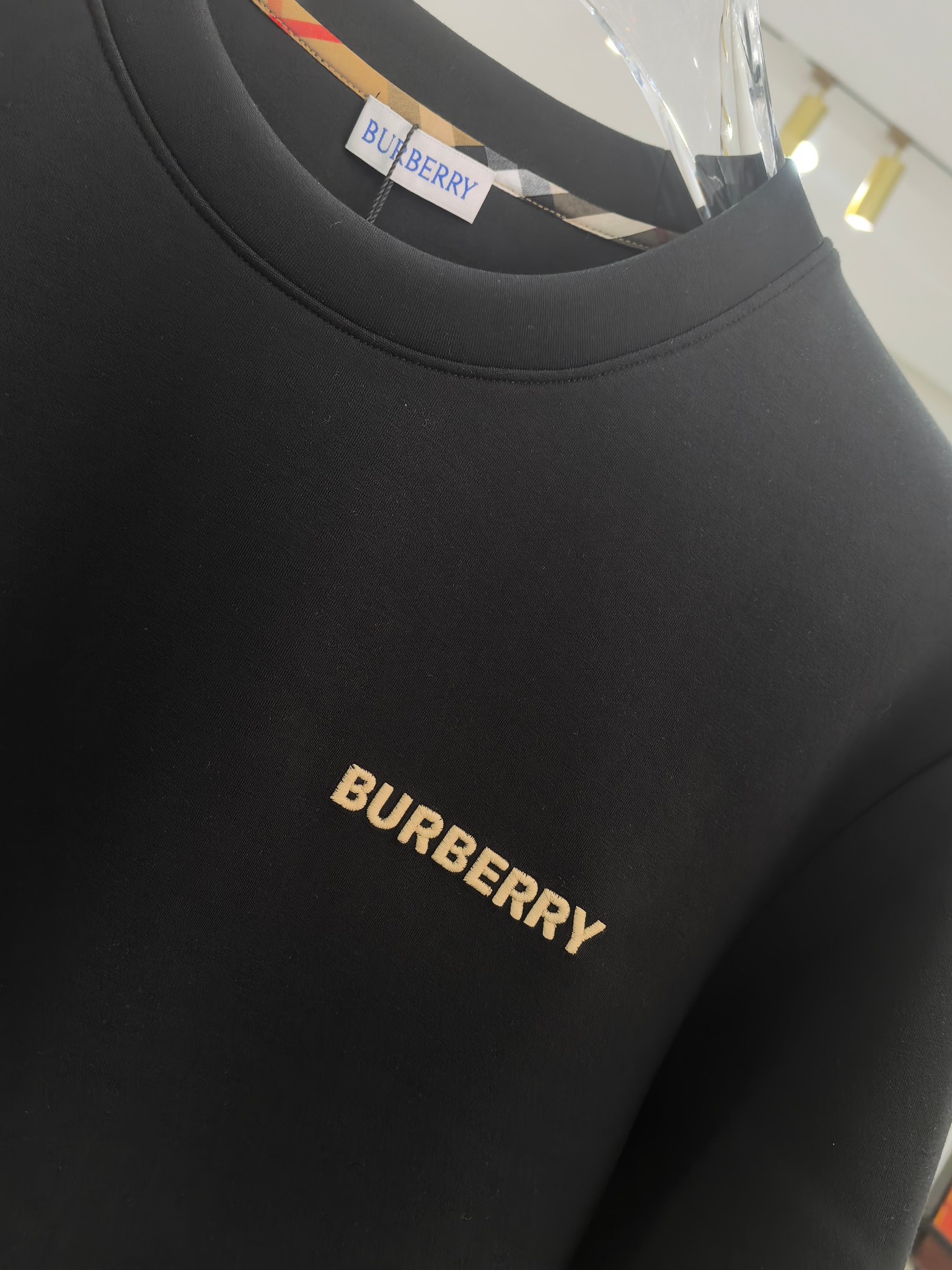 巴宝莉 2025秋冬专柜新款 时尚休闲打底衫长袖T恤，精选进口高密度双面拉架棉面料，精致原版logo打造