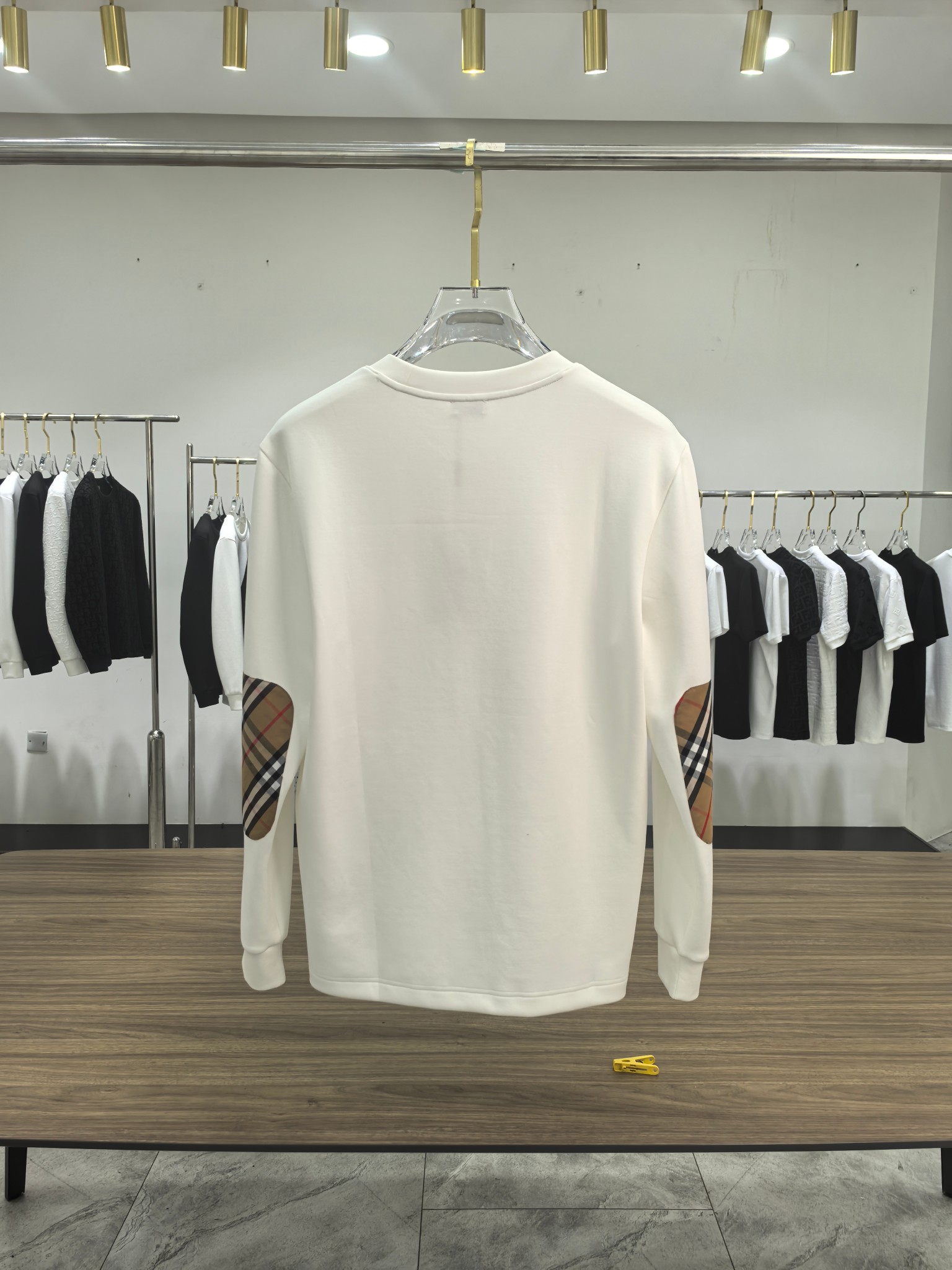 巴宝莉 2025秋冬专柜新款 时尚休闲打底衫长袖T恤，精选进口高密度双面拉架棉面料，精致原版logo打造