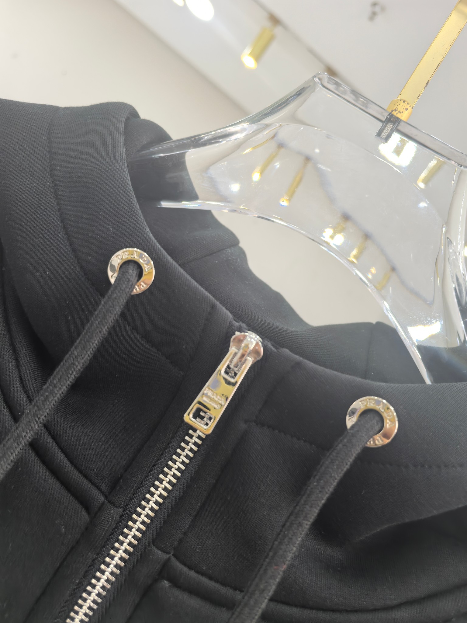 普拉达 2025秋冬最新爆款夹克外套 面料精选高支高密双股空气层长绒棉 手感超级舒服 logo精选全进口