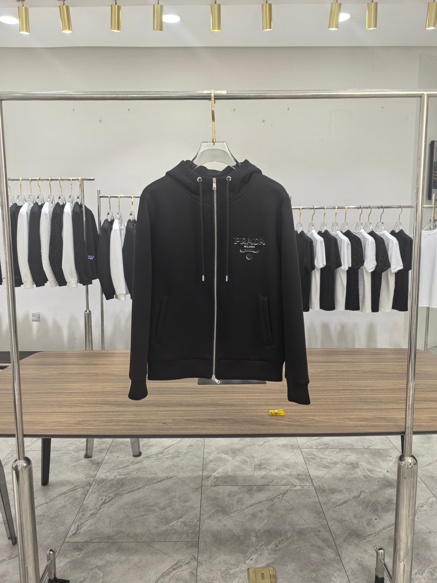 普拉达 2025秋冬最新爆款夹克外套 面料精选高支高密双股空气层长绒棉 手感超级舒服 logo精选全进口