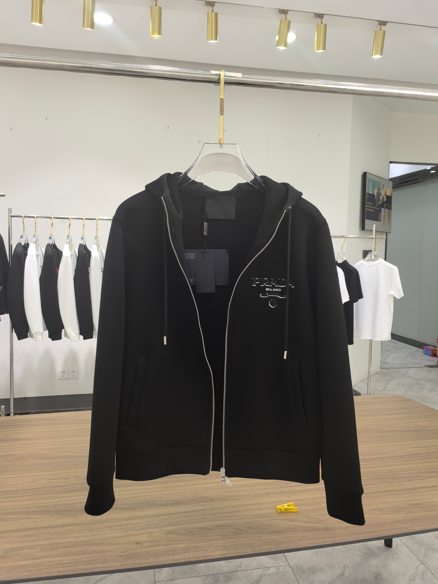 普拉达 2025秋冬最新爆款夹克外套 面料精选高支高密双股空气层长绒棉 手感超级舒服 logo精选全进口