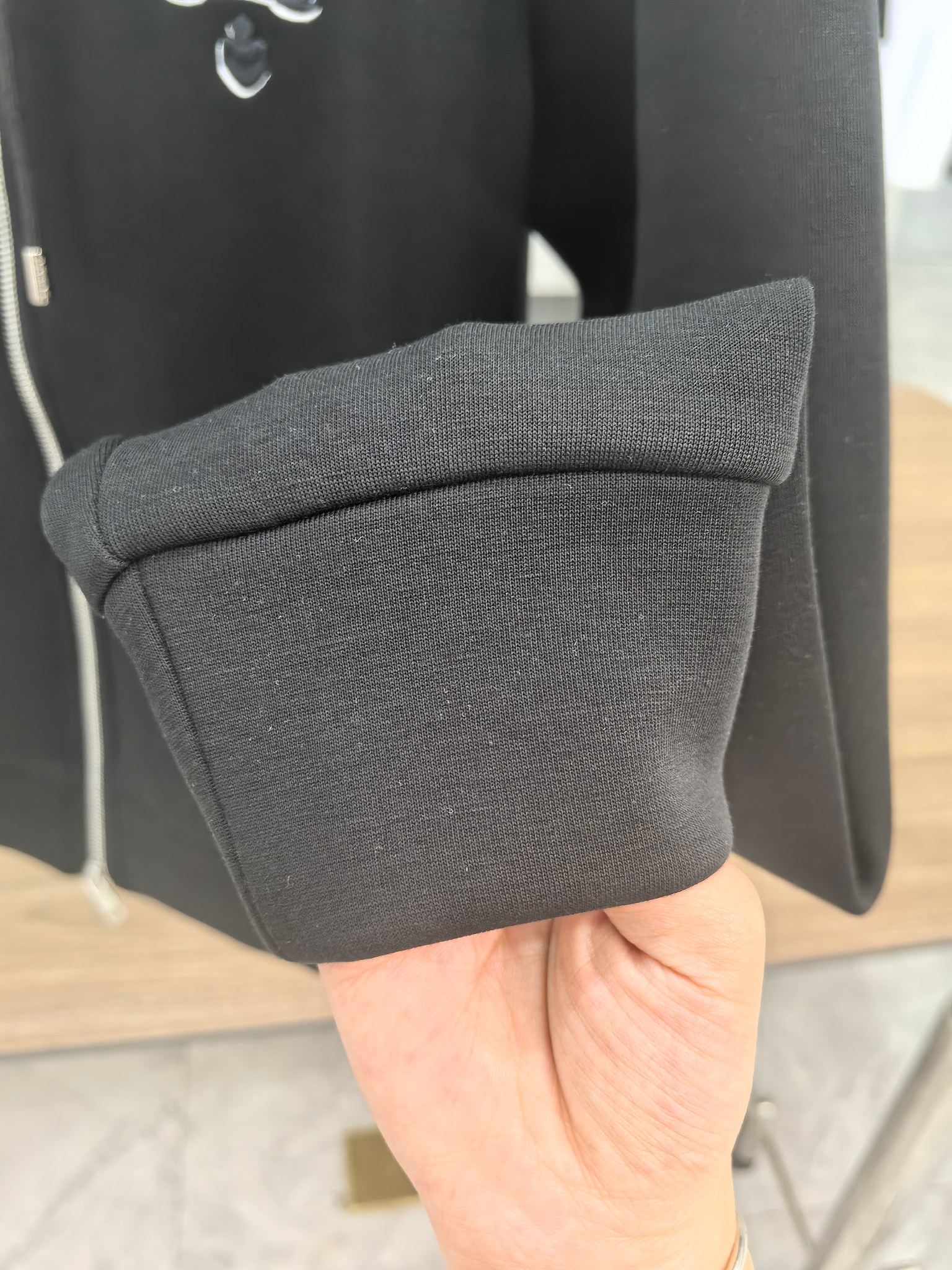 普拉达 2025秋冬最新爆款夹克外套 面料精选高支高密双股空气层长绒棉 手感超级舒服 logo精选全进口