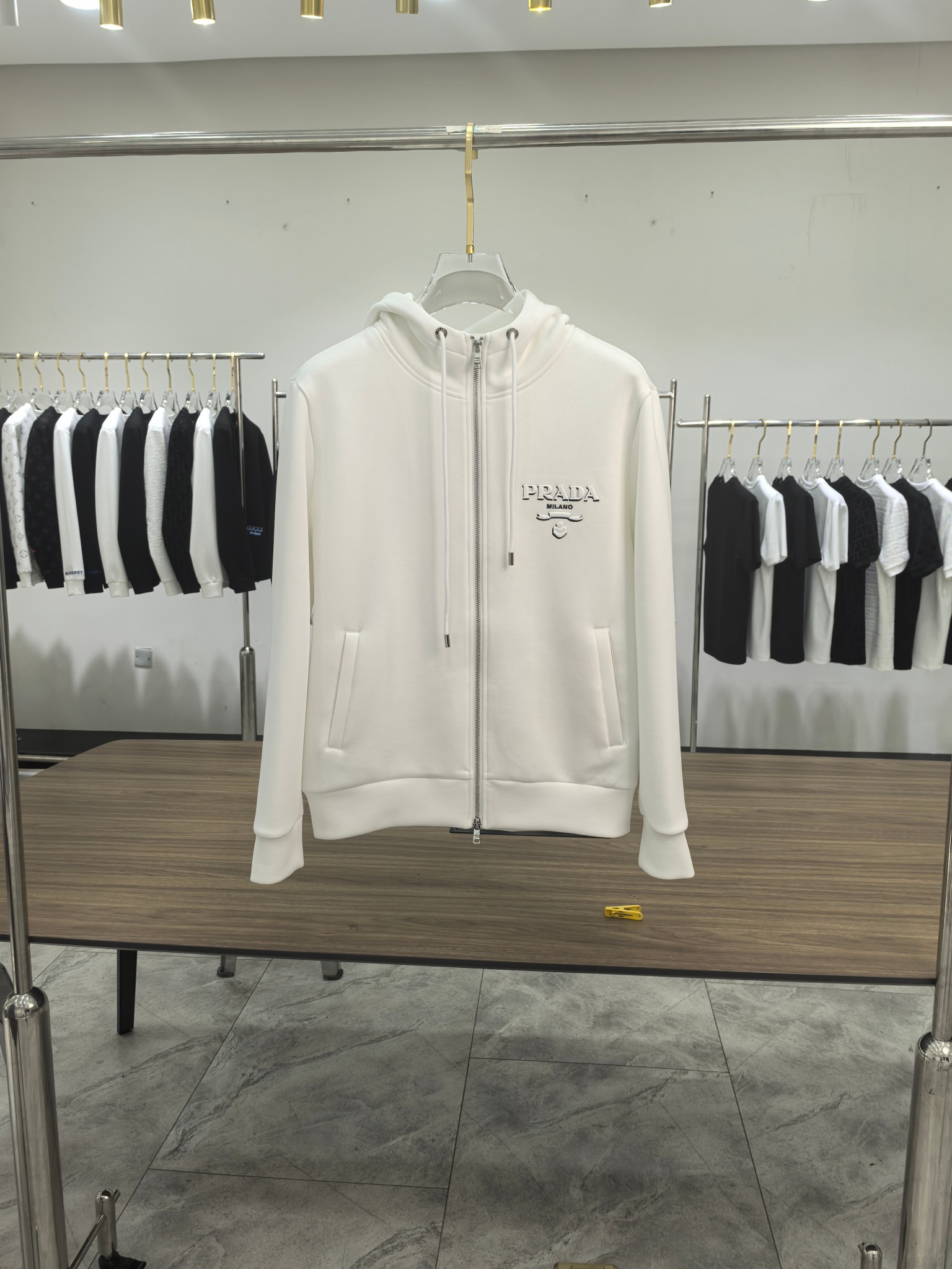 普拉达 2025秋冬最新爆款夹克外套 面料精选高支高密双股空气层长绒棉 手感超级舒服 logo精选全进口