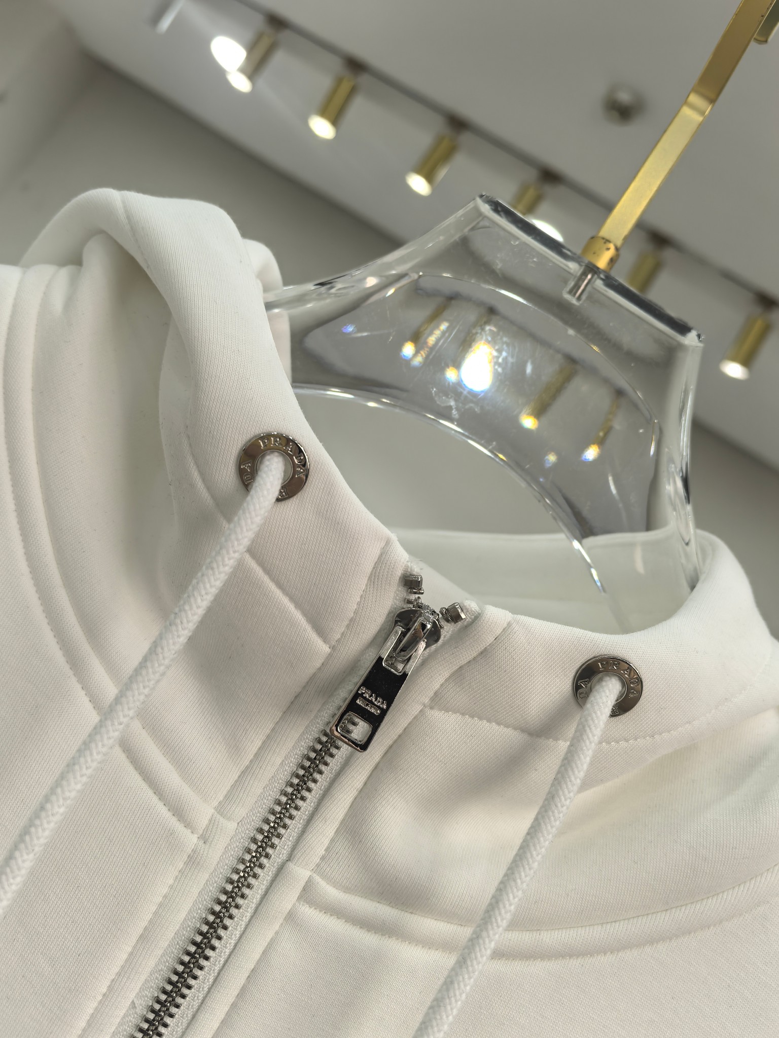 普拉达 2025秋冬最新爆款夹克外套 面料精选高支高密双股空气层长绒棉 手感超级舒服 logo精选全进口