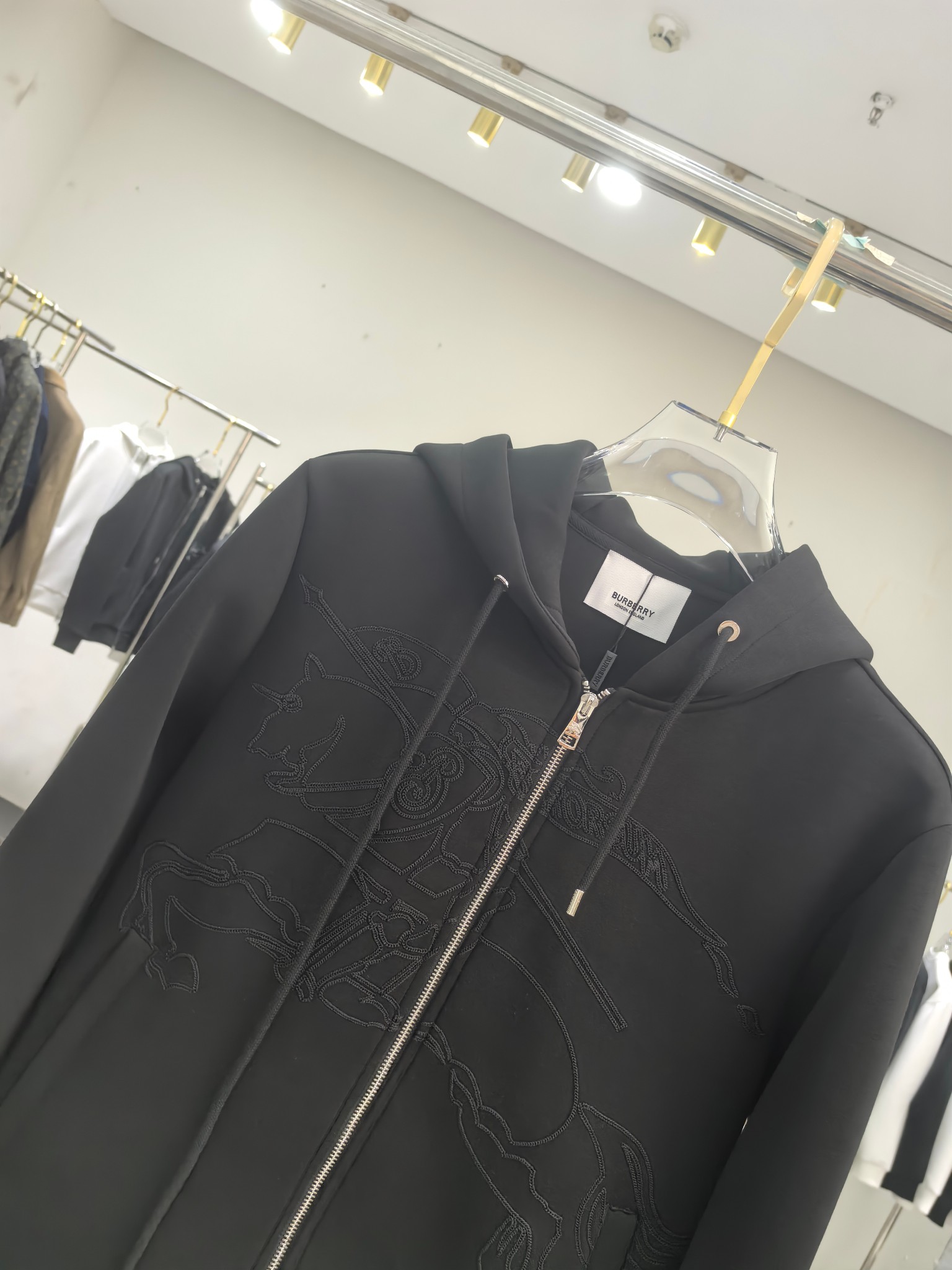 巴宝莉 2025秋冬最新爆款夹克外套 面料精选高支高密双股空气层长绒棉 手感超级舒服 logo精选全进口