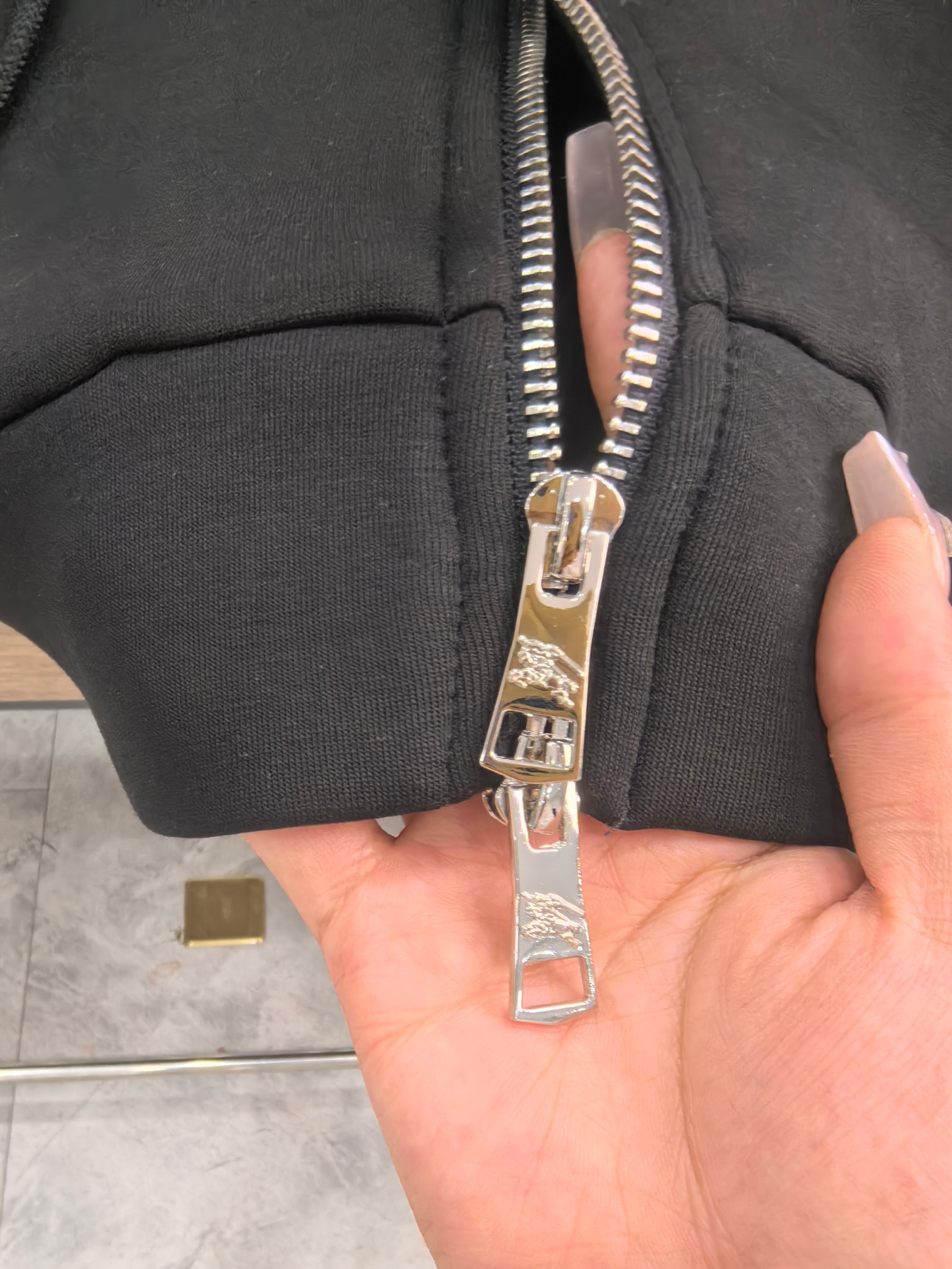 巴宝莉 2025秋冬最新爆款夹克外套 面料精选高支高密双股空气层长绒棉 手感超级舒服 logo精选全进口