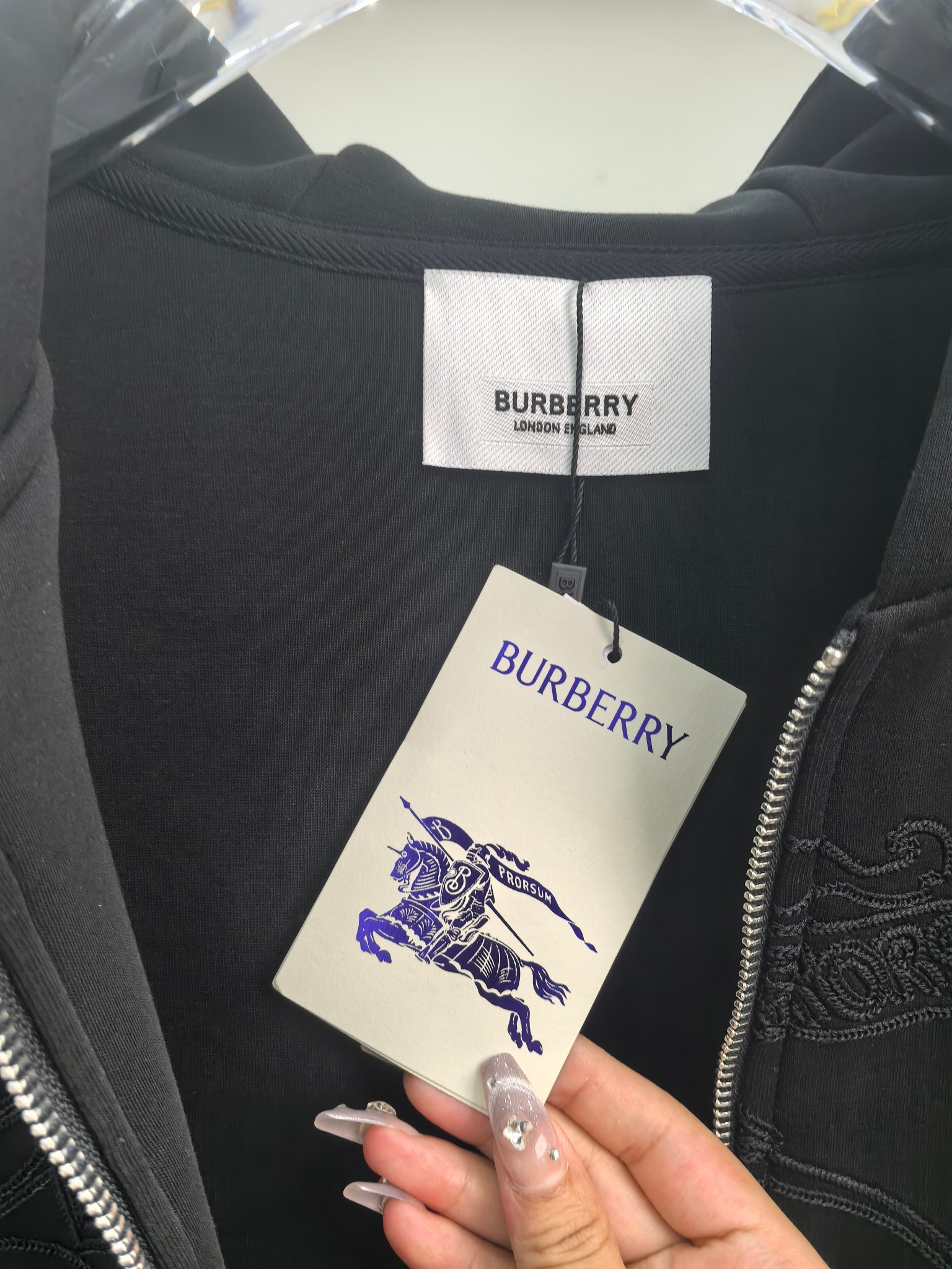 巴宝莉 2025秋冬最新爆款夹克外套 面料精选高支高密双股空气层长绒棉 手感超级舒服 logo精选全进口