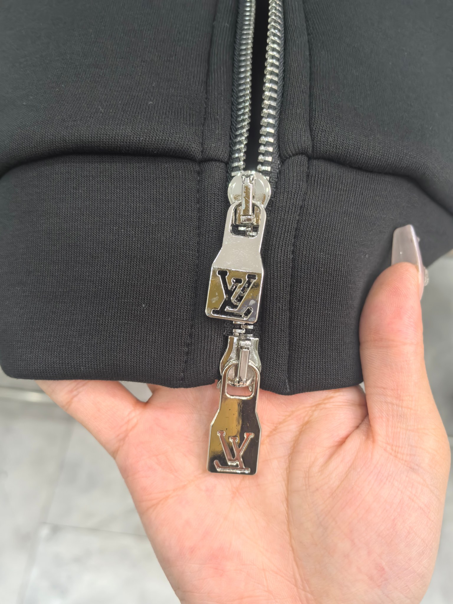 LV 2025秋冬最新爆款夹克外套 面料精选高支高密双股空气层长绒棉 手感超级舒服 logo精选全进口环