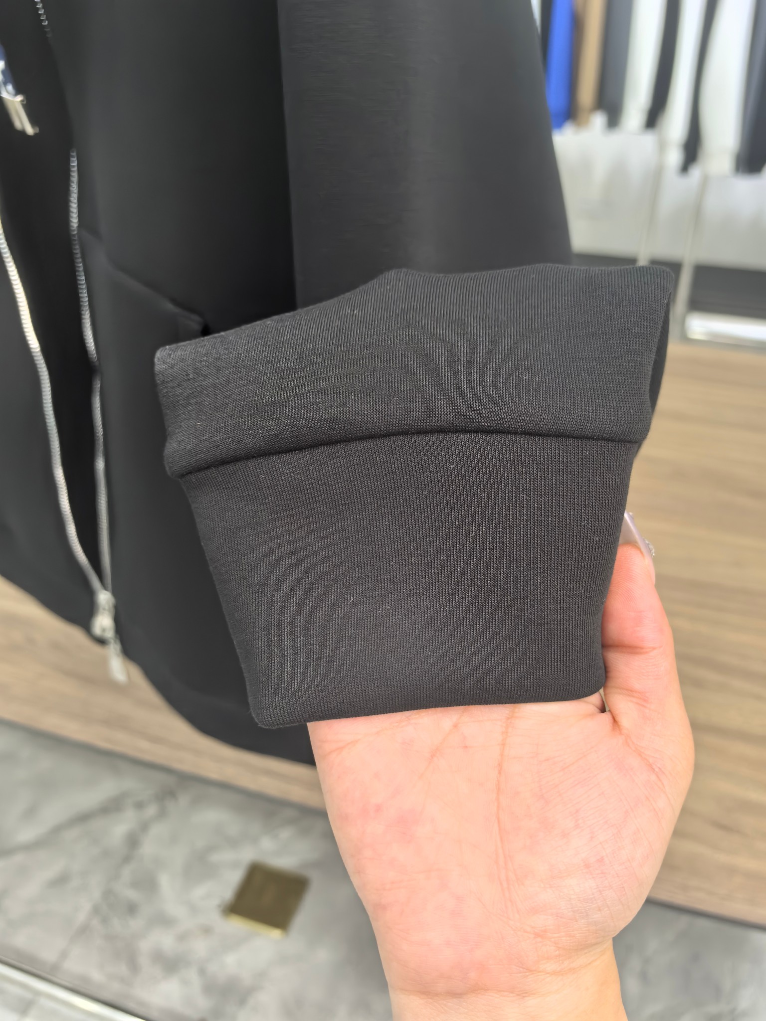 LV 2025秋冬最新爆款夹克外套 面料精选高支高密双股空气层长绒棉 手感超级舒服 logo精选全进口环