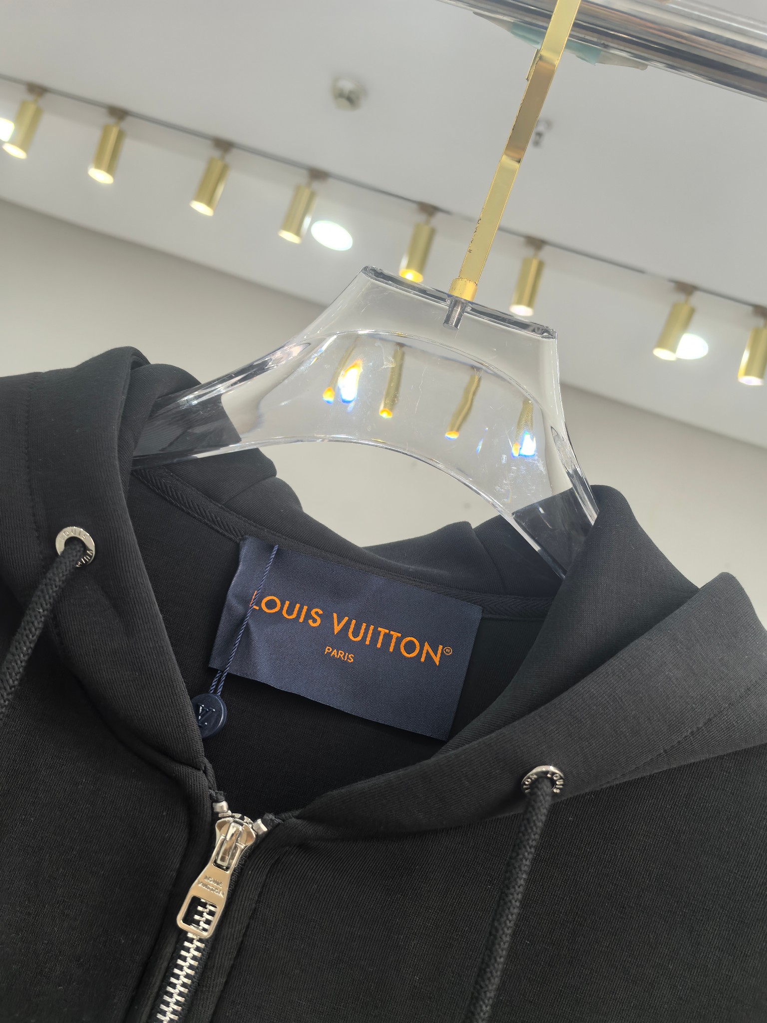 LV 2025秋冬最新爆款夹克外套 面料精选高支高密双股空气层长绒棉 手感超级舒服 logo精选全进口环