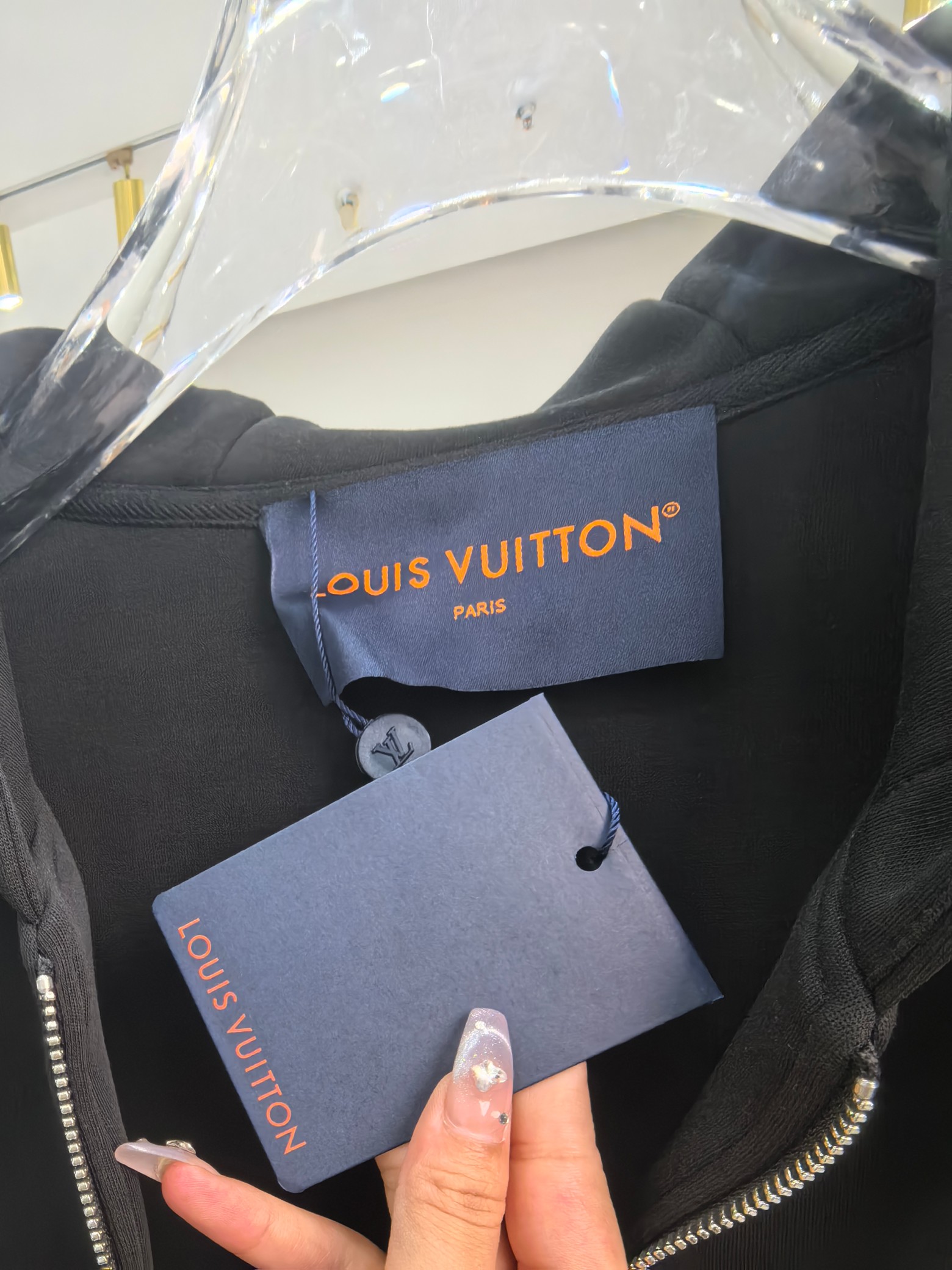 LV 2025秋冬最新爆款夹克外套 面料精选高支高密双股空气层长绒棉 手感超级舒服 logo精选全进口环