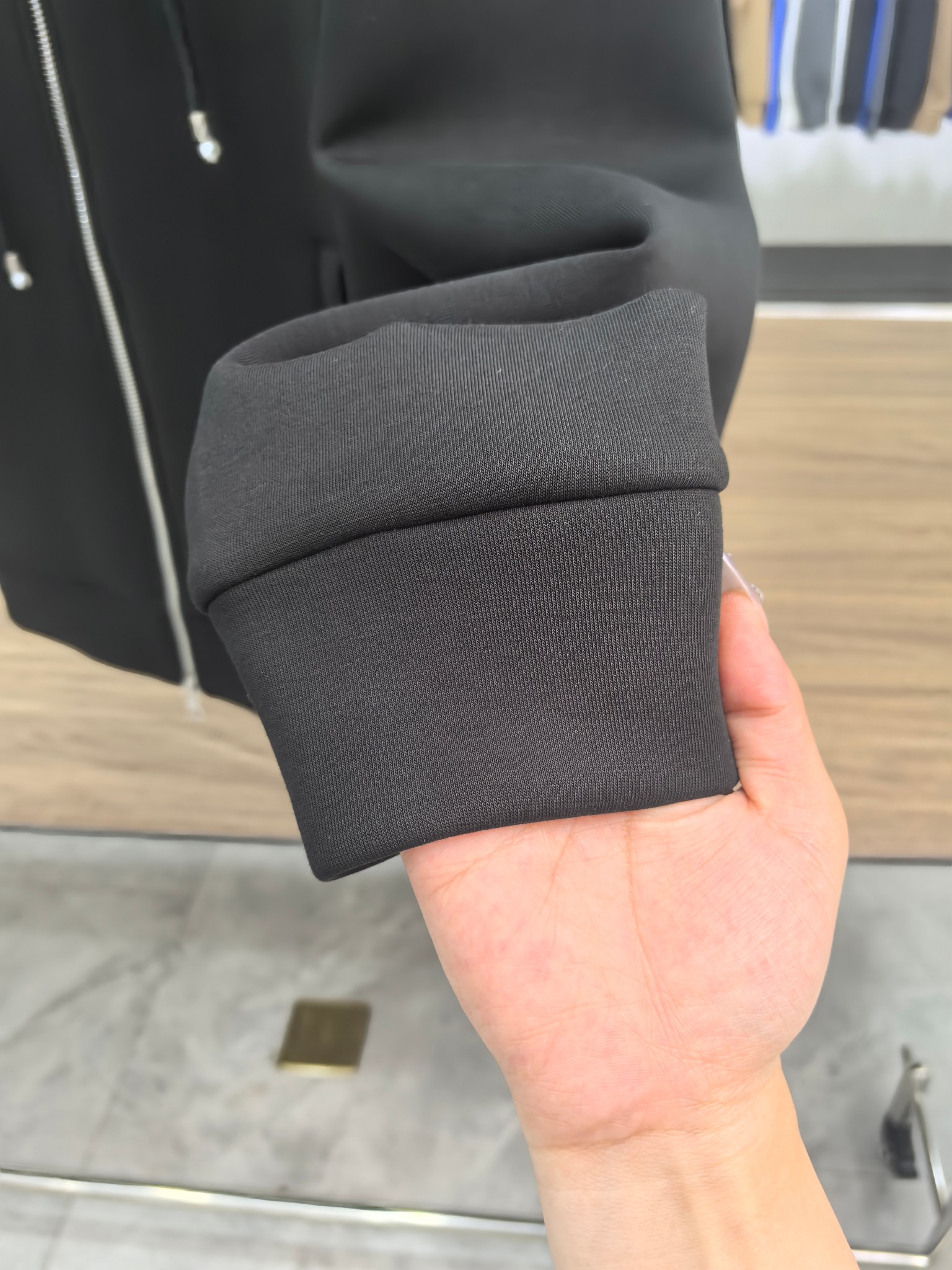 LV 2025秋冬最新爆款夹克外套 面料精选高支高密双股空气层长绒棉 手感超级舒服 logo精选全进口环