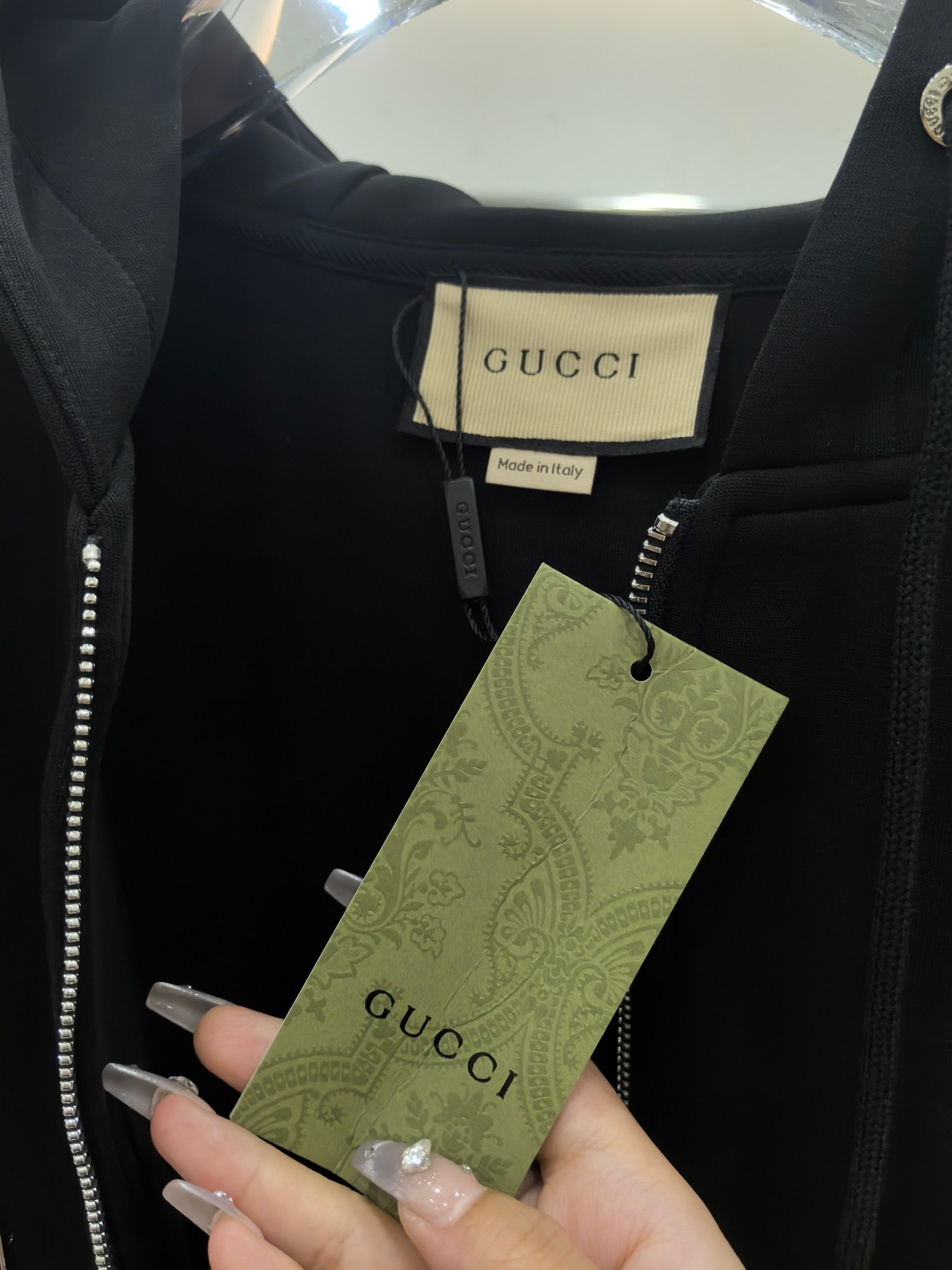 Gucci2025早秋新款休闲套装！专柜同步。细节精致高级，品牌logo压胶高级感满满。定织面料更显年轻