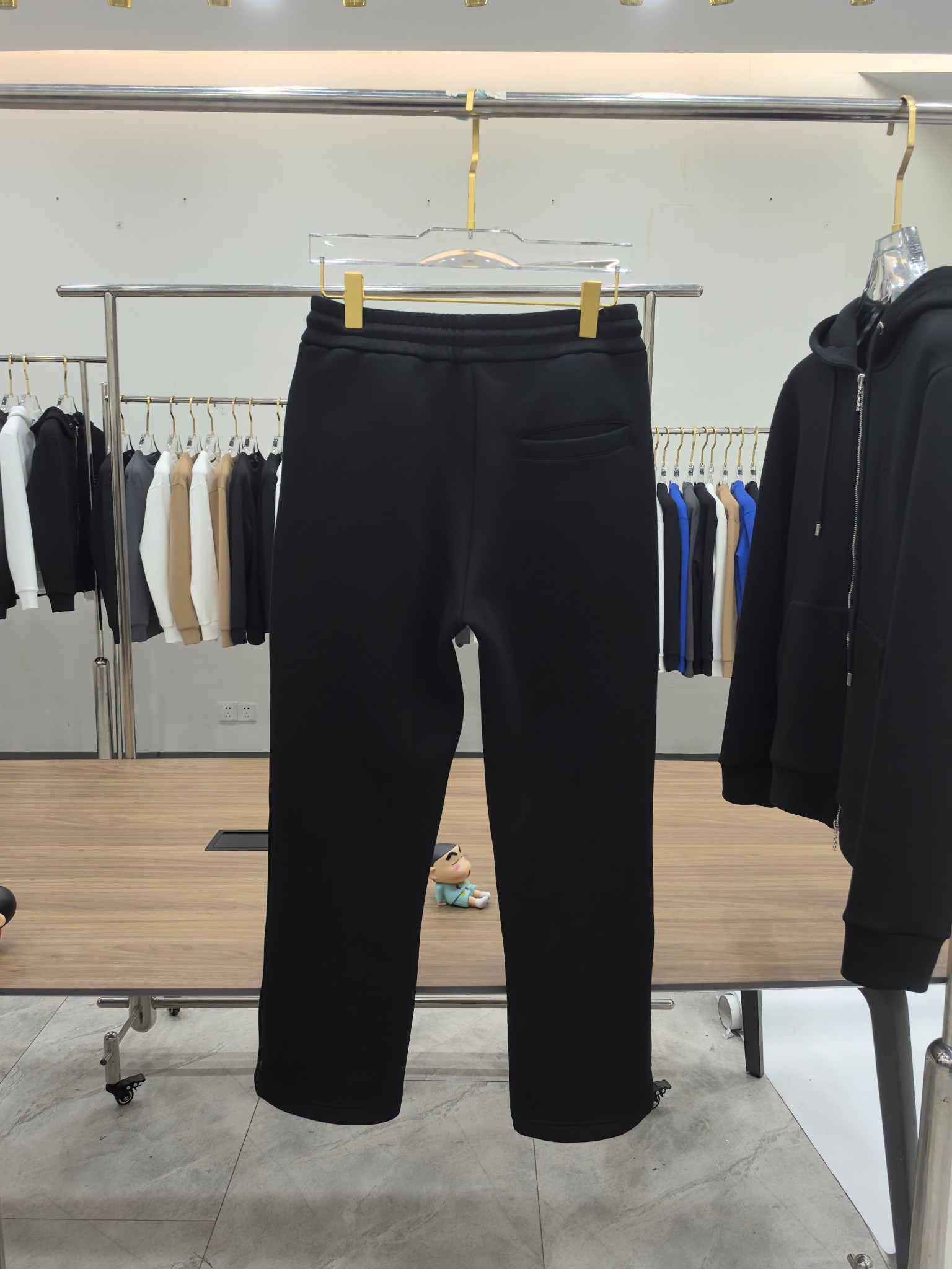 Gucci2025早秋新款休闲套装！专柜同步。细节精致高级，品牌logo压胶高级感满满。定织面料更显年轻