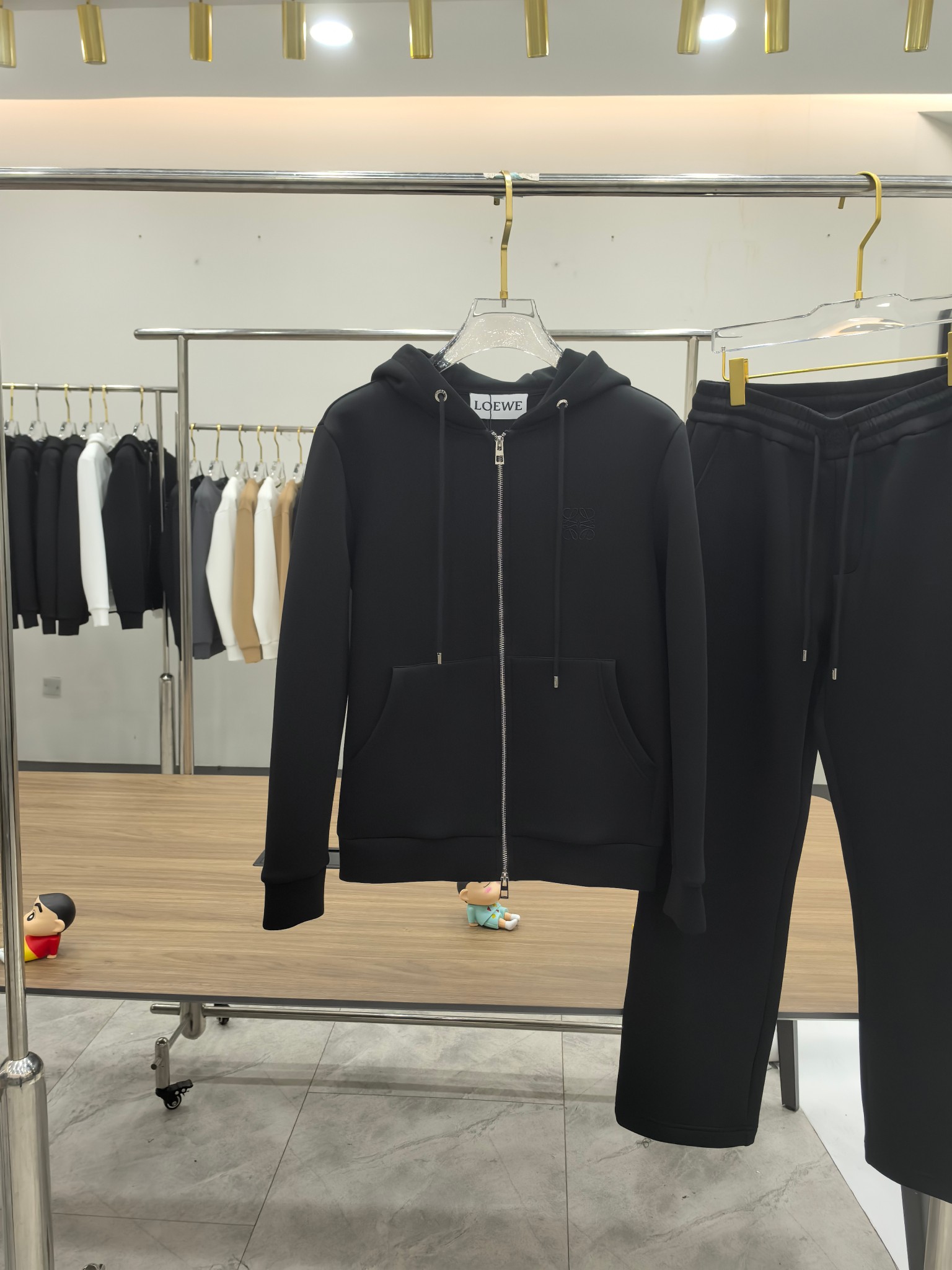 罗意威 2025早秋新款休闲套装！专柜同步。细节精致高级，品牌logo压胶高级感满满。定织面料更显年轻活